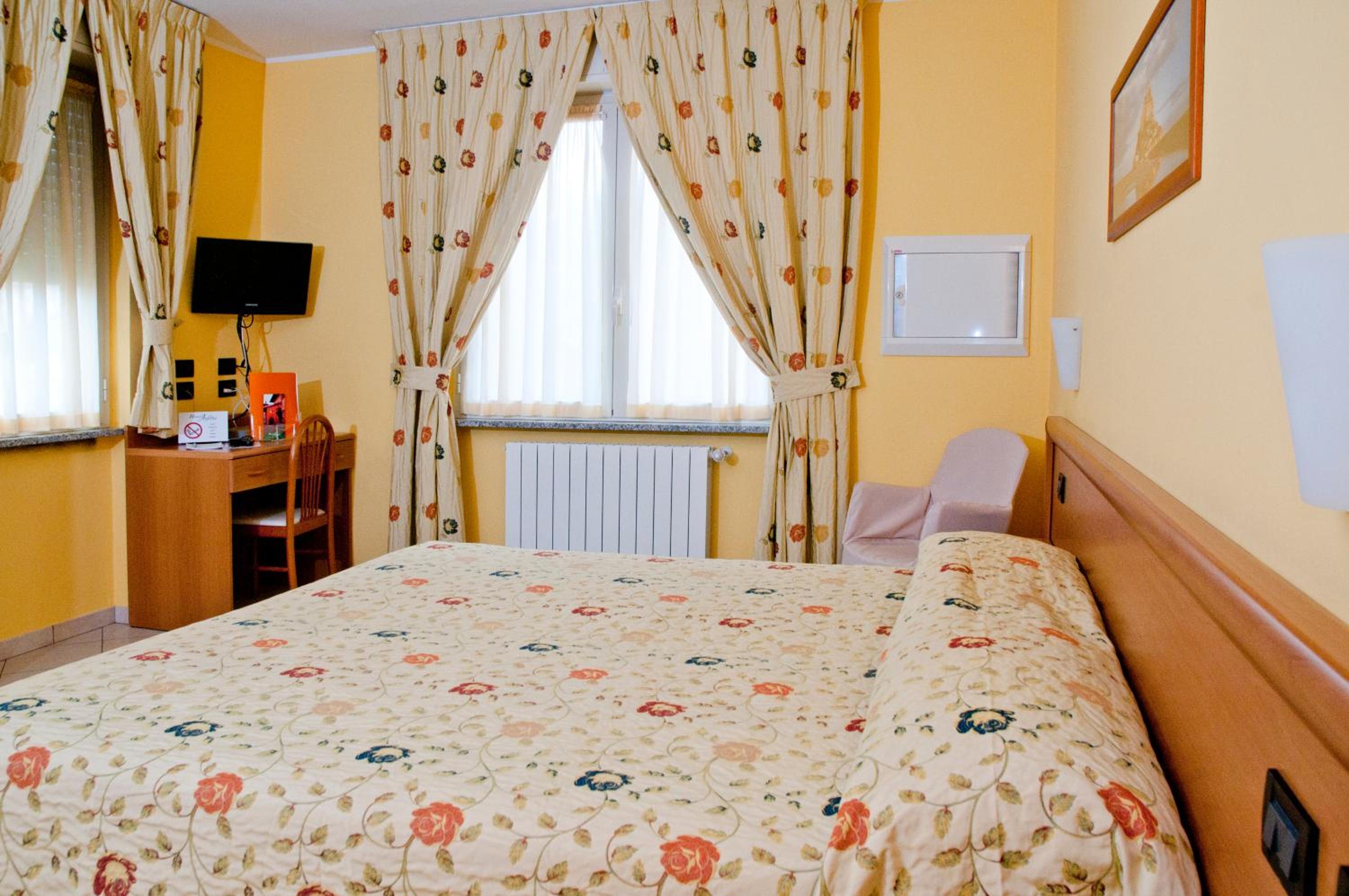 Double or Twin Room - Photo 4
