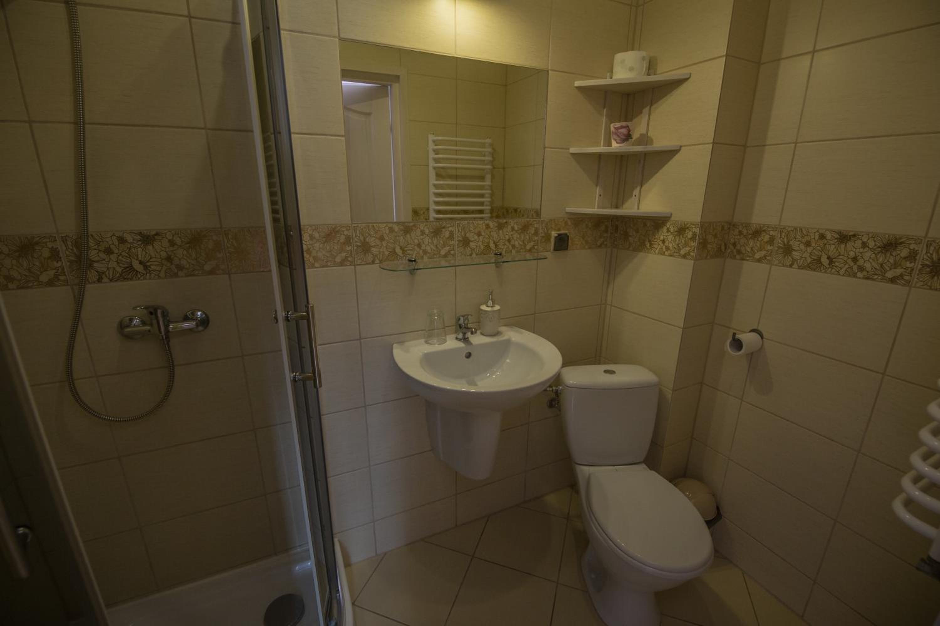 Double Room - Photo 22