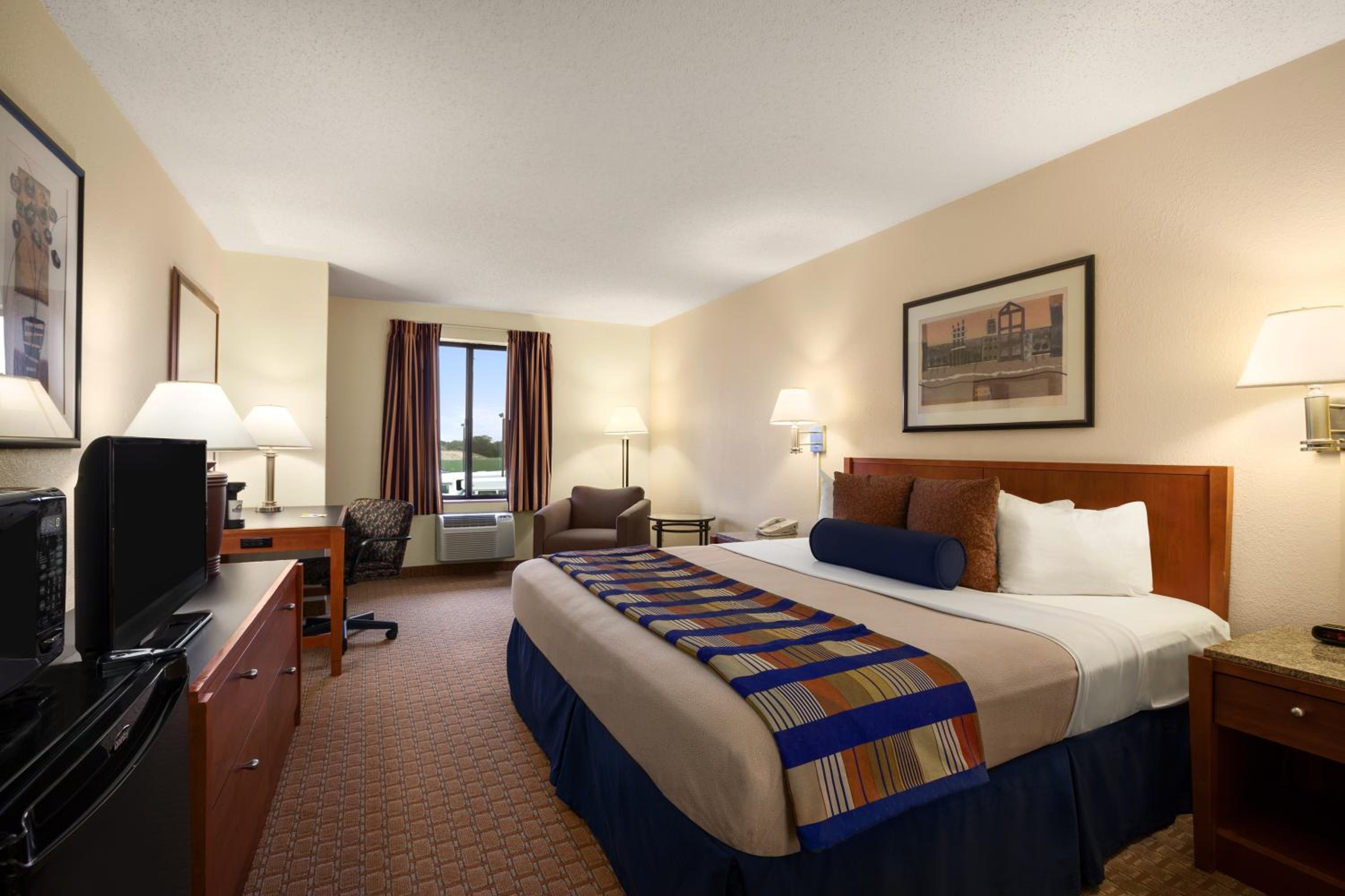 King Room - Non-Smoking - Photo 1