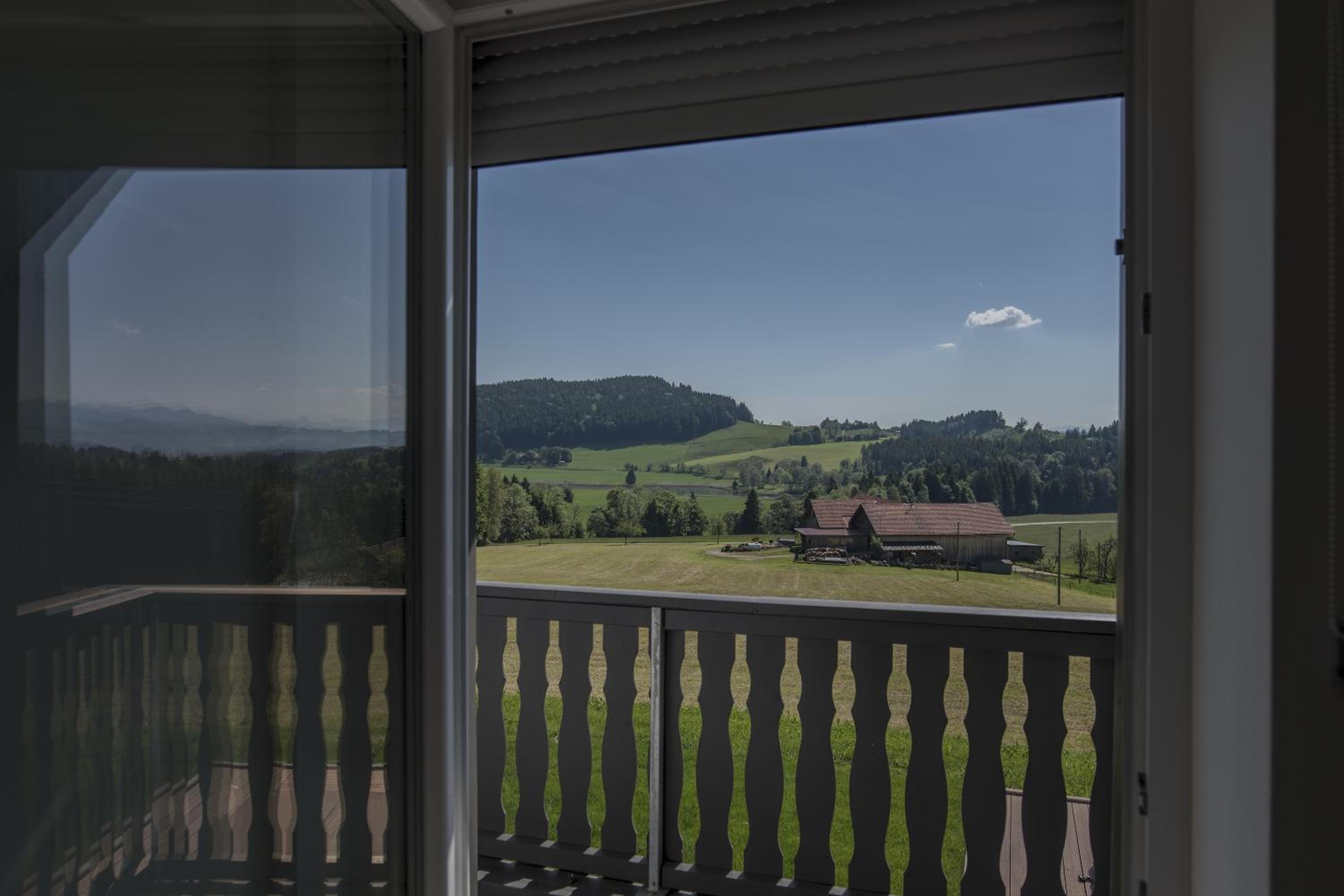 Apartment with Mountain View - Photo 8