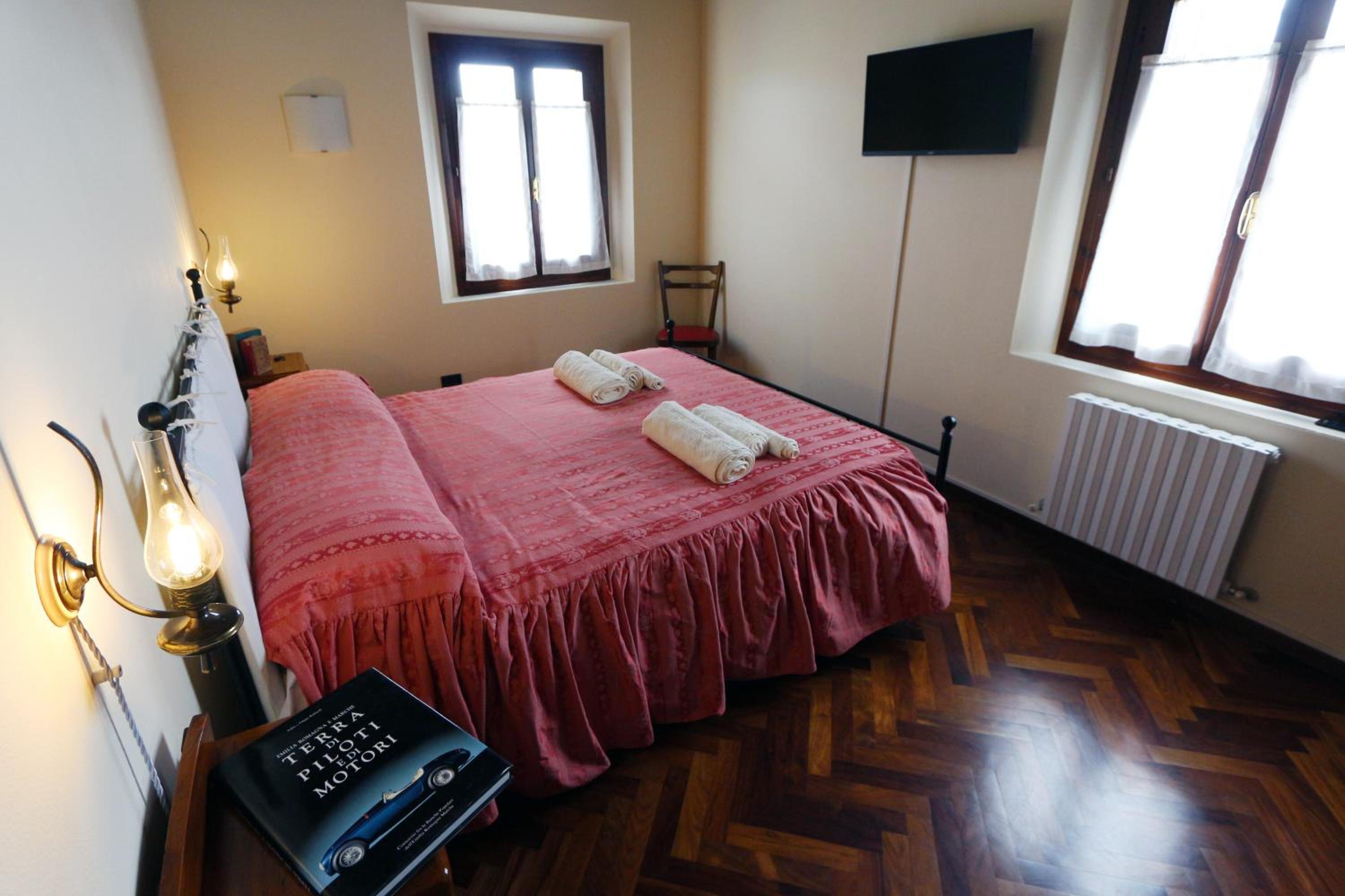 Deluxe King Room photo 1