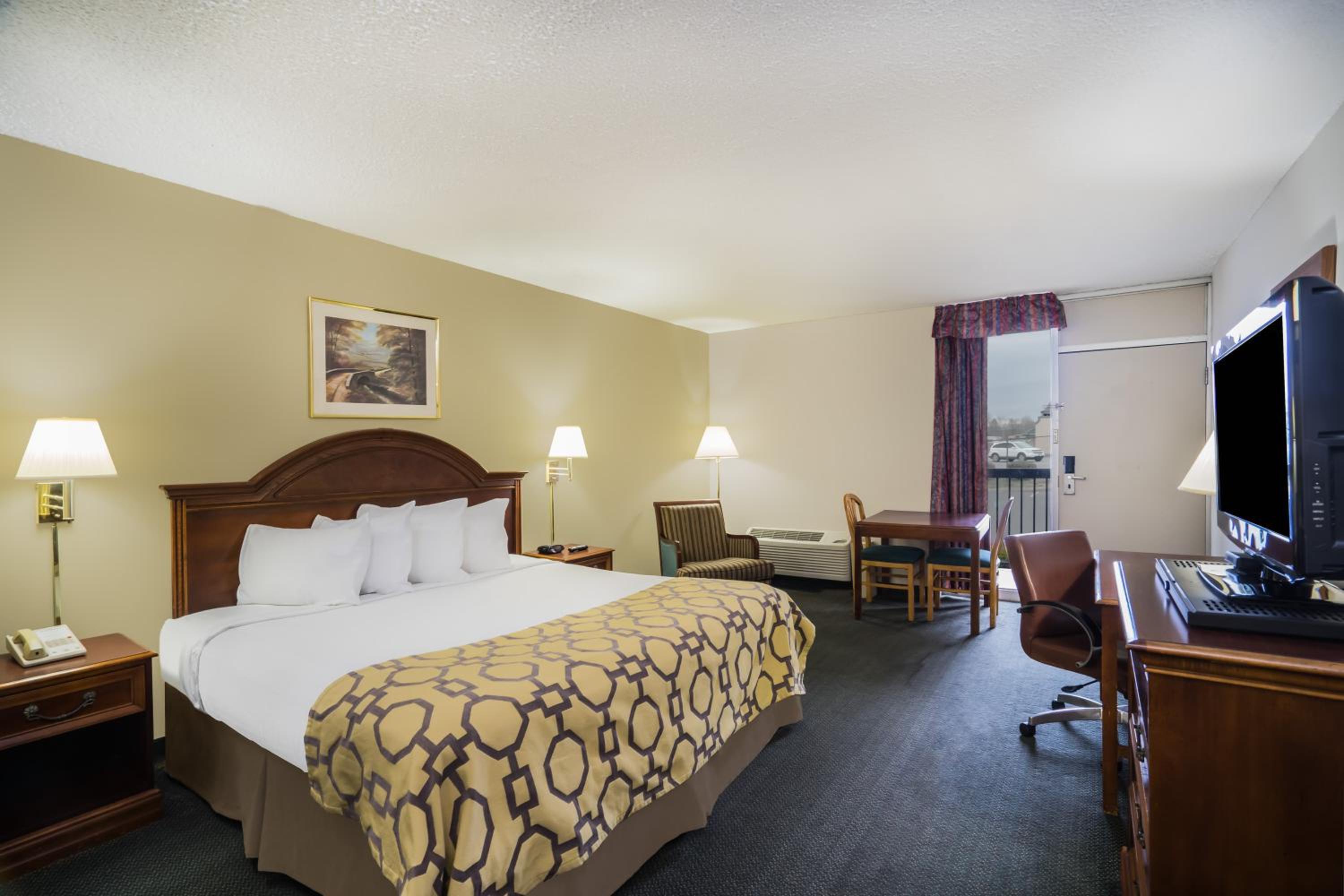 King Room - Non-Smoking - Photo 4