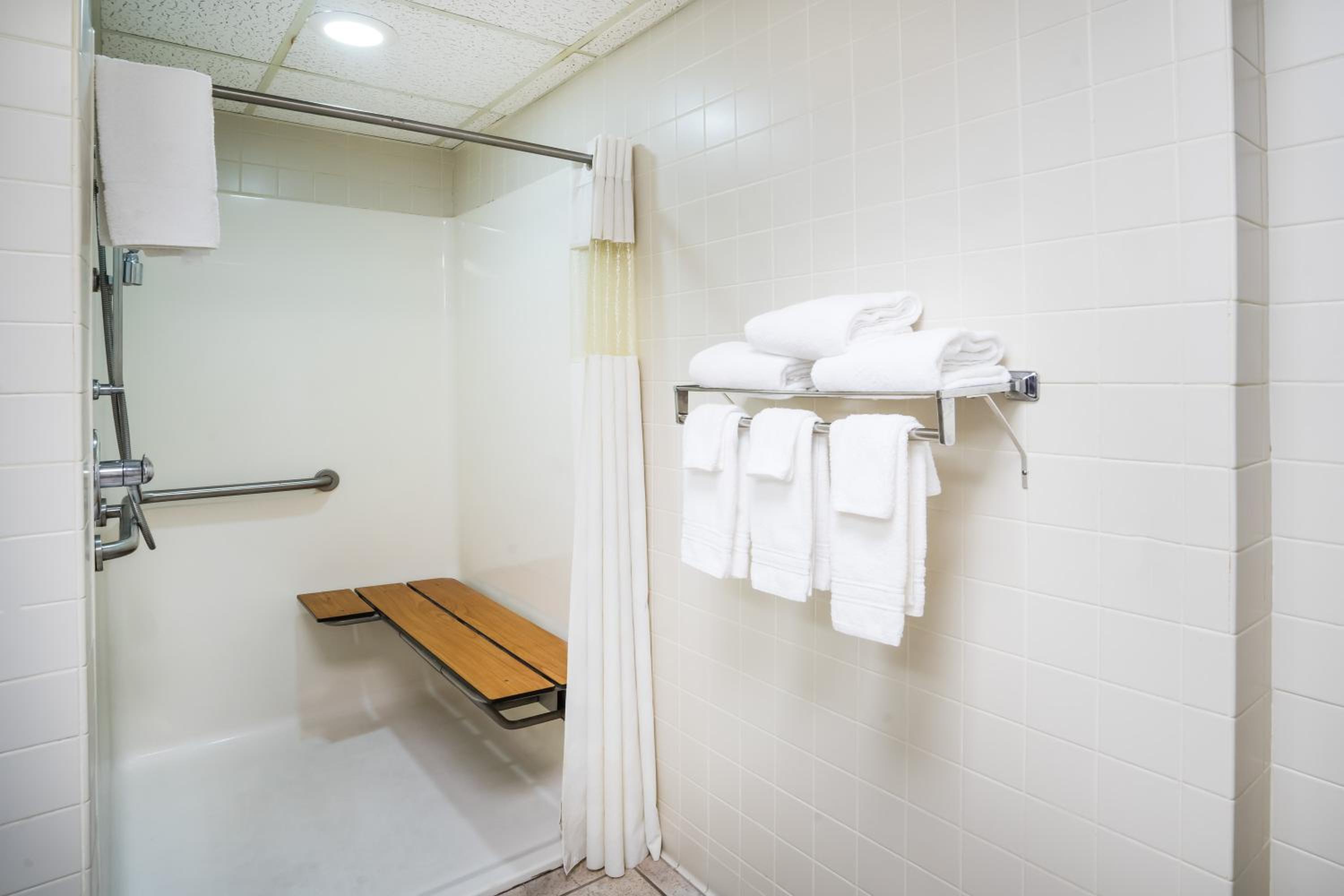 King Room - Disability Access/Non-Smoking - Photo 5