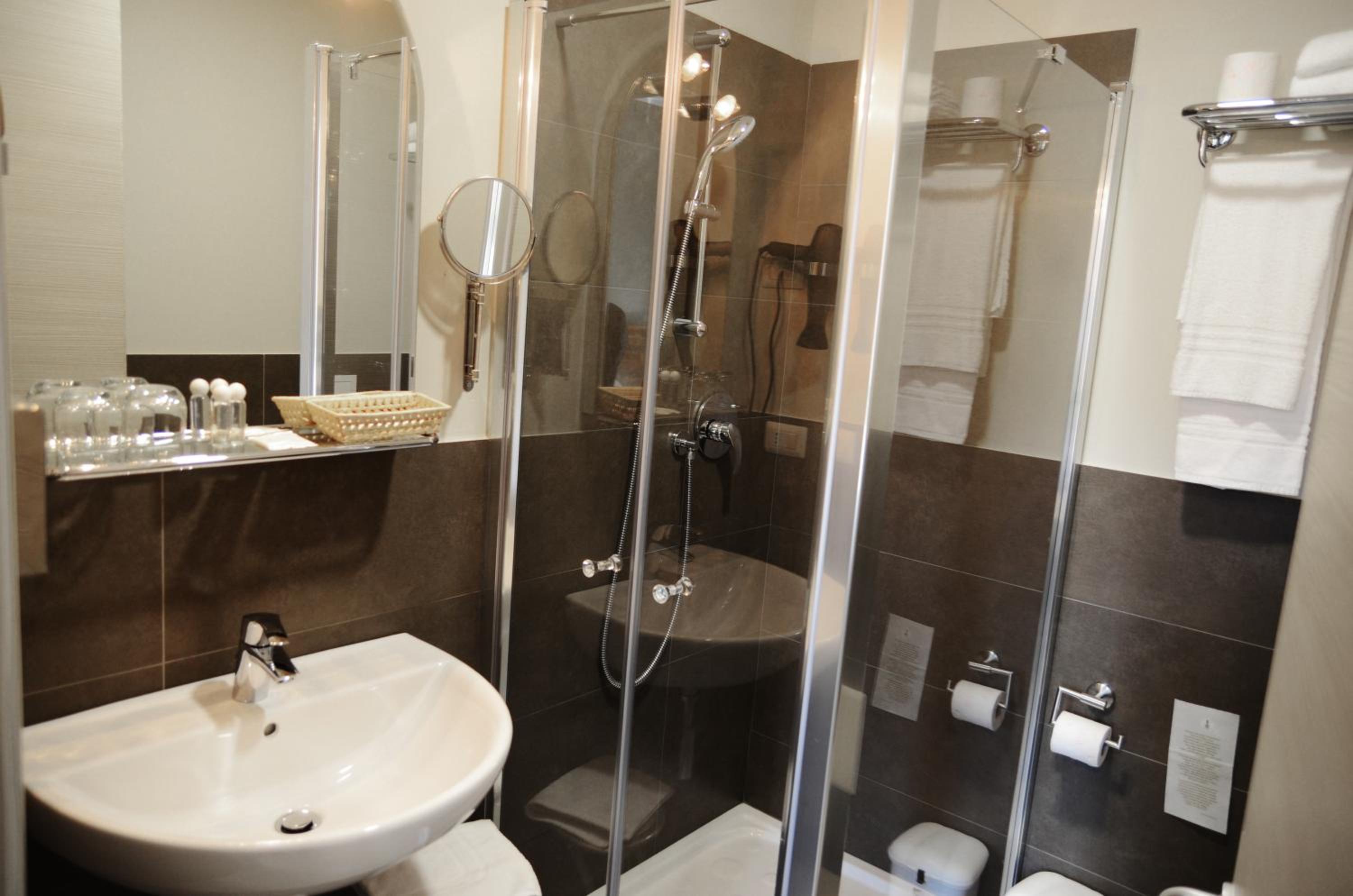 Deluxe Single Room with Balcony photo 3