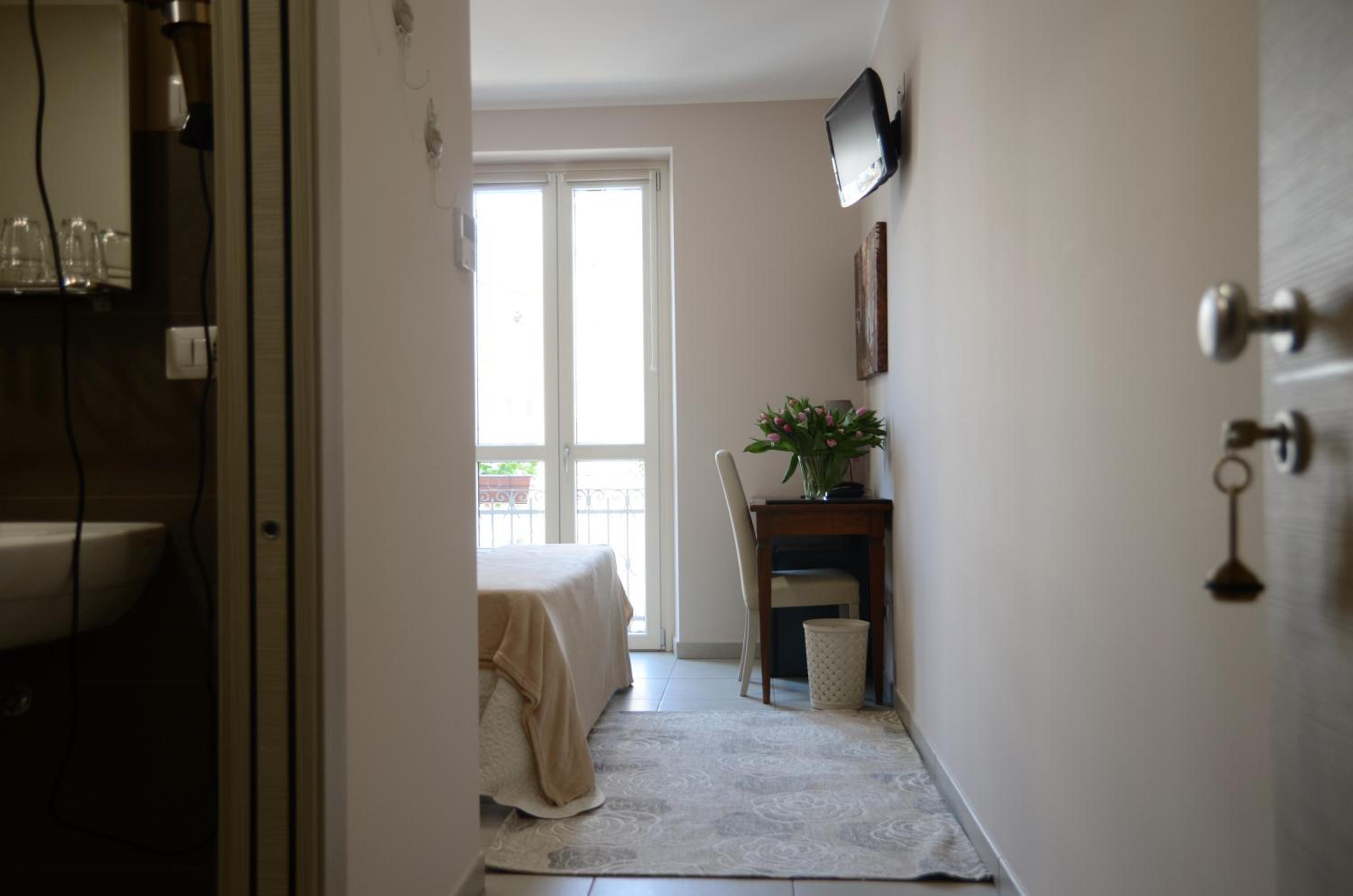 Double or Twin Room with Balcony photo 3
