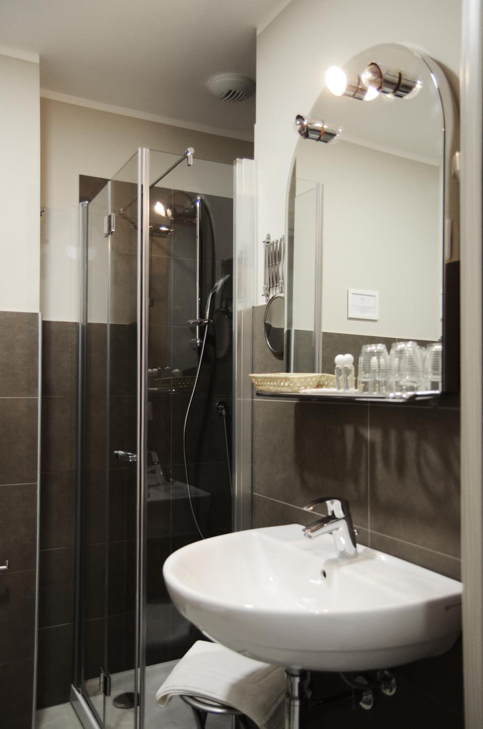 Double or Twin Room with Balcony photo 2