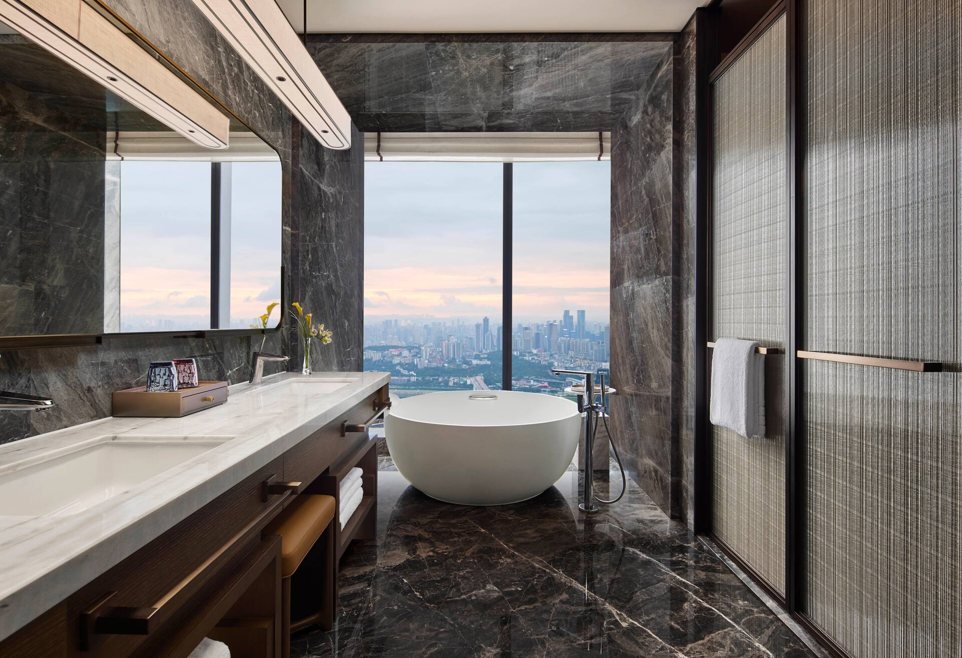 King Junior Suite City View