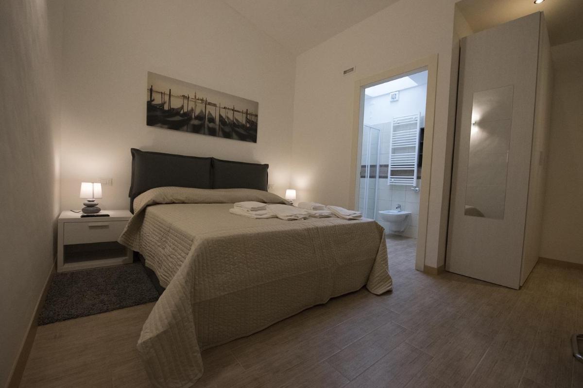 Deluxe Double Room with Shower photo 3