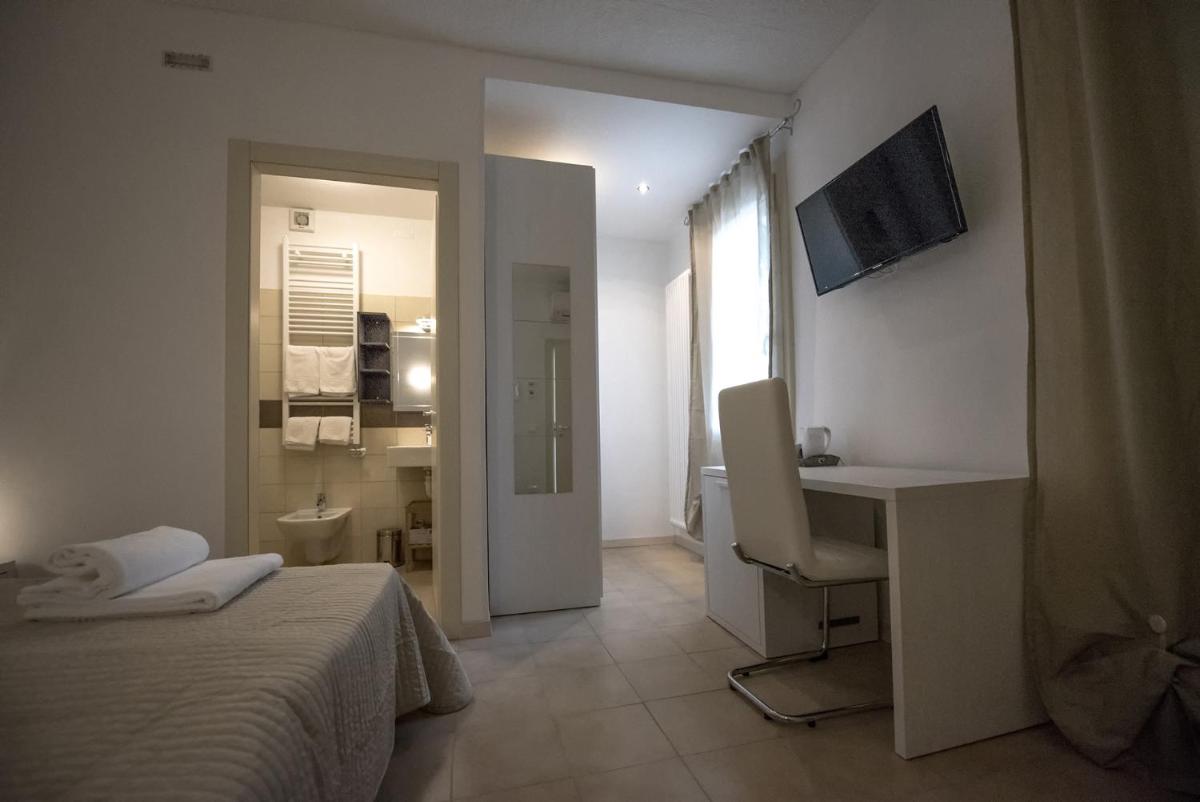 Deluxe Double or Twin Room photo 3