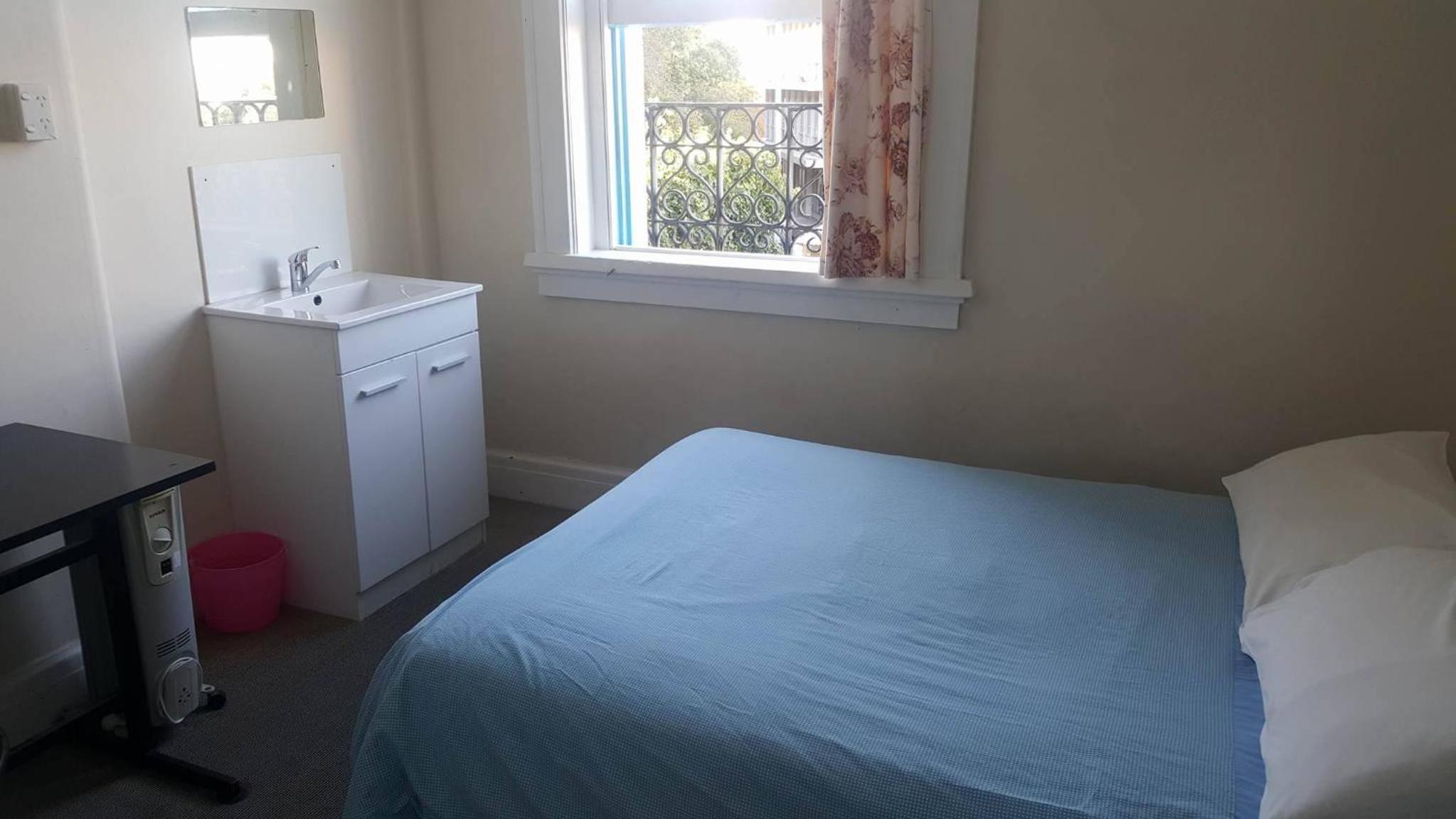 Double Room with Shared Bathroom photo 2