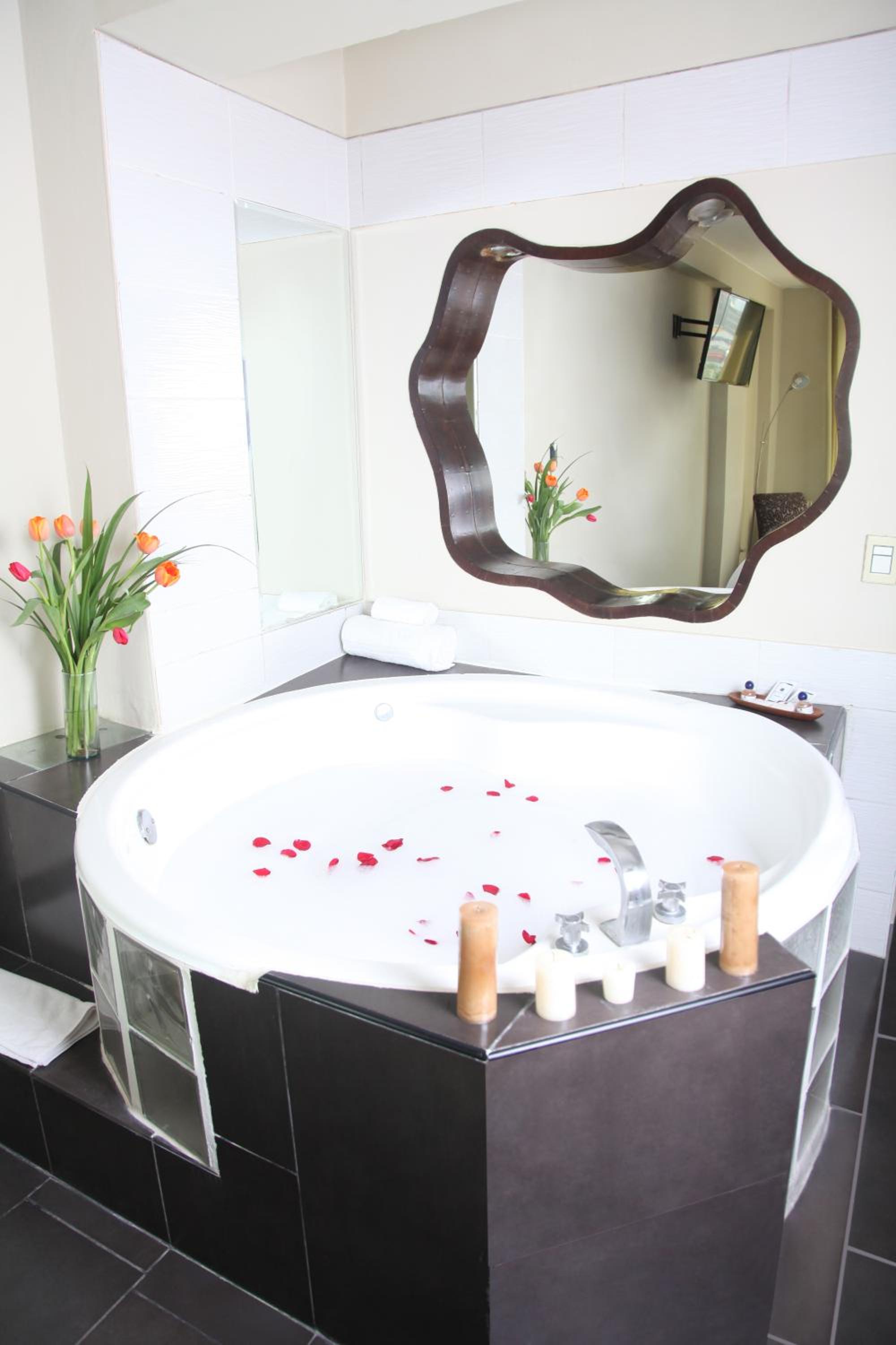 Deluxe Junior Suite photo 2