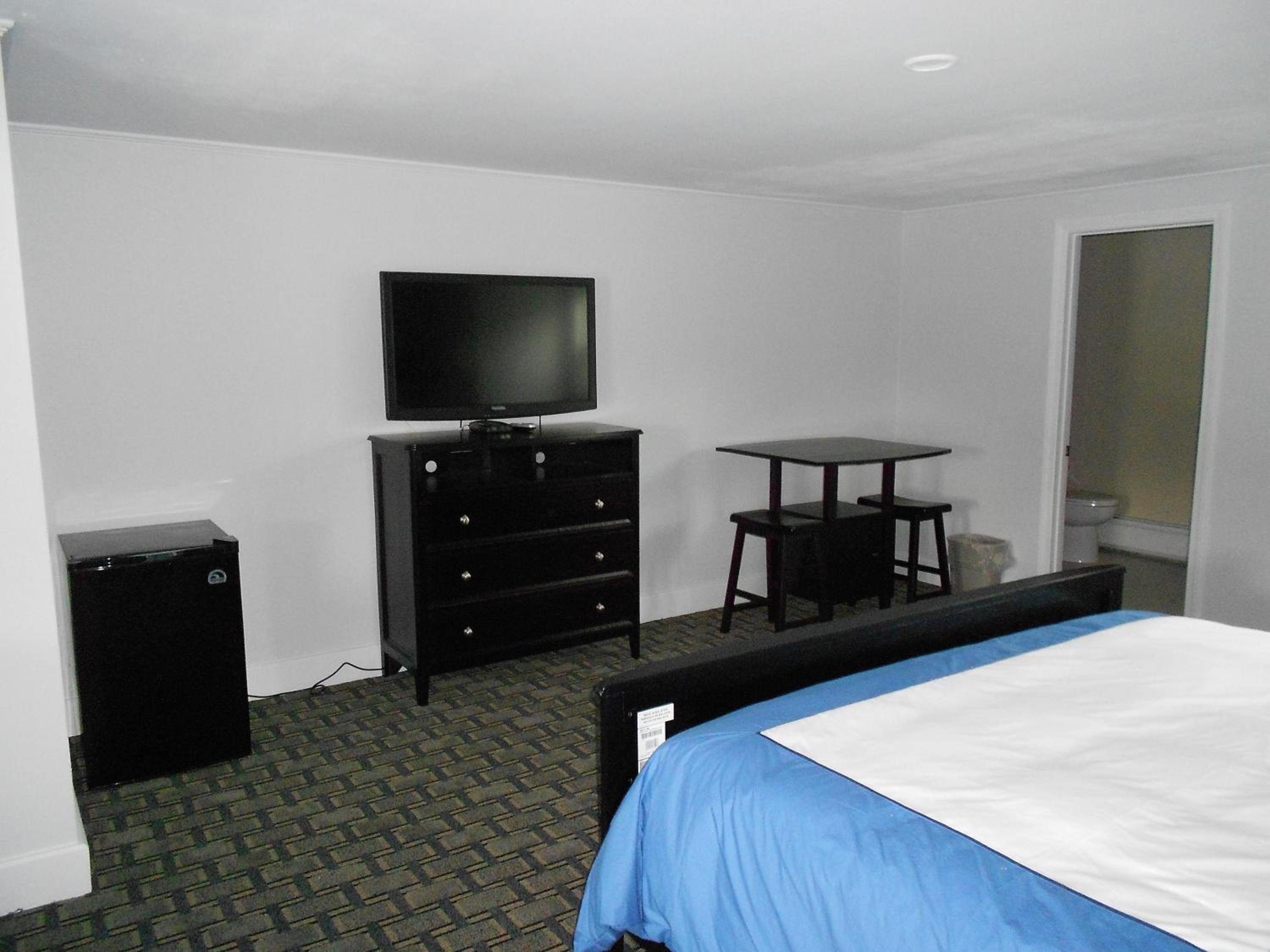 Deluxe King Room - Photo 7