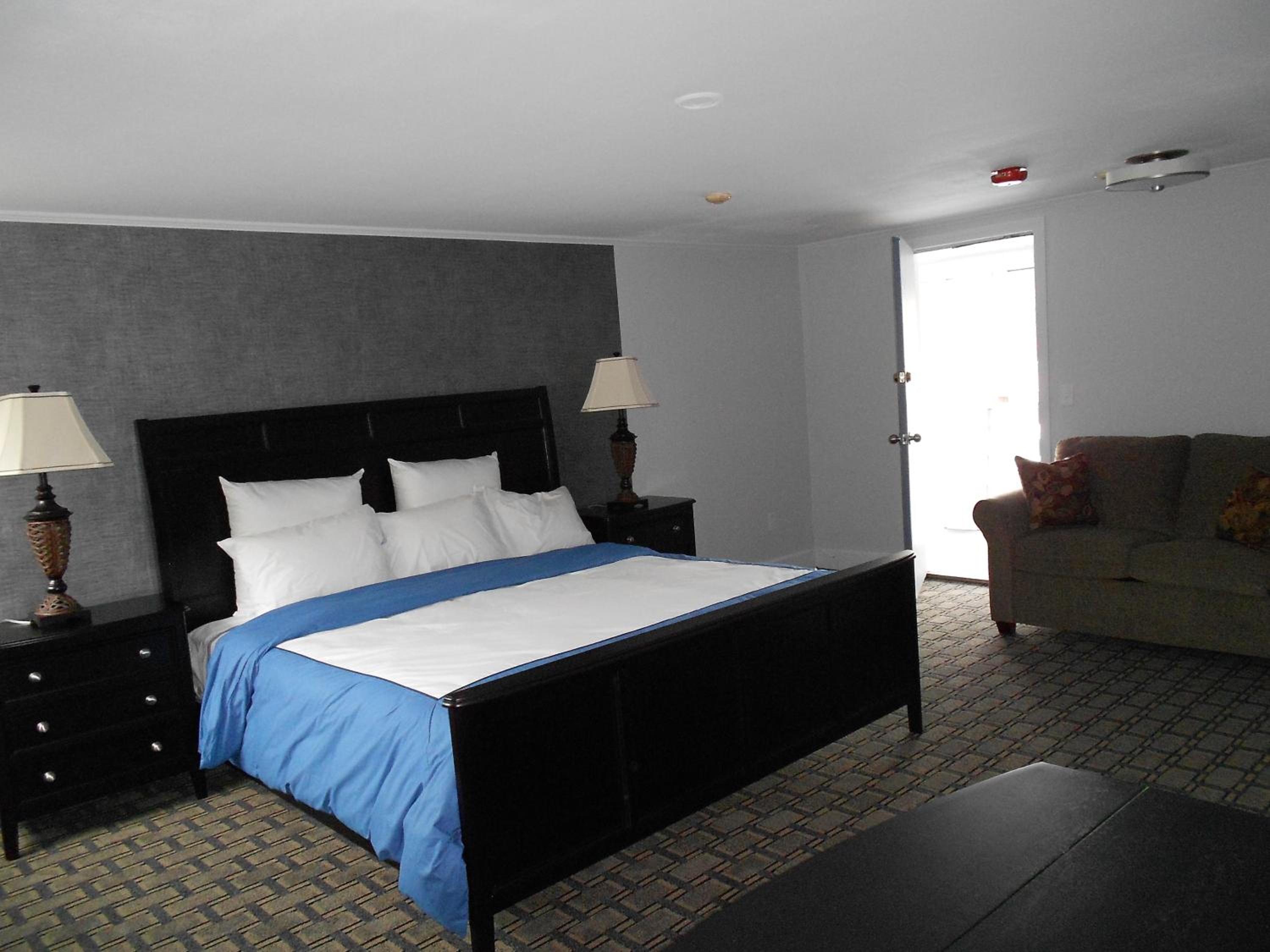 Deluxe King Room - Photo 1