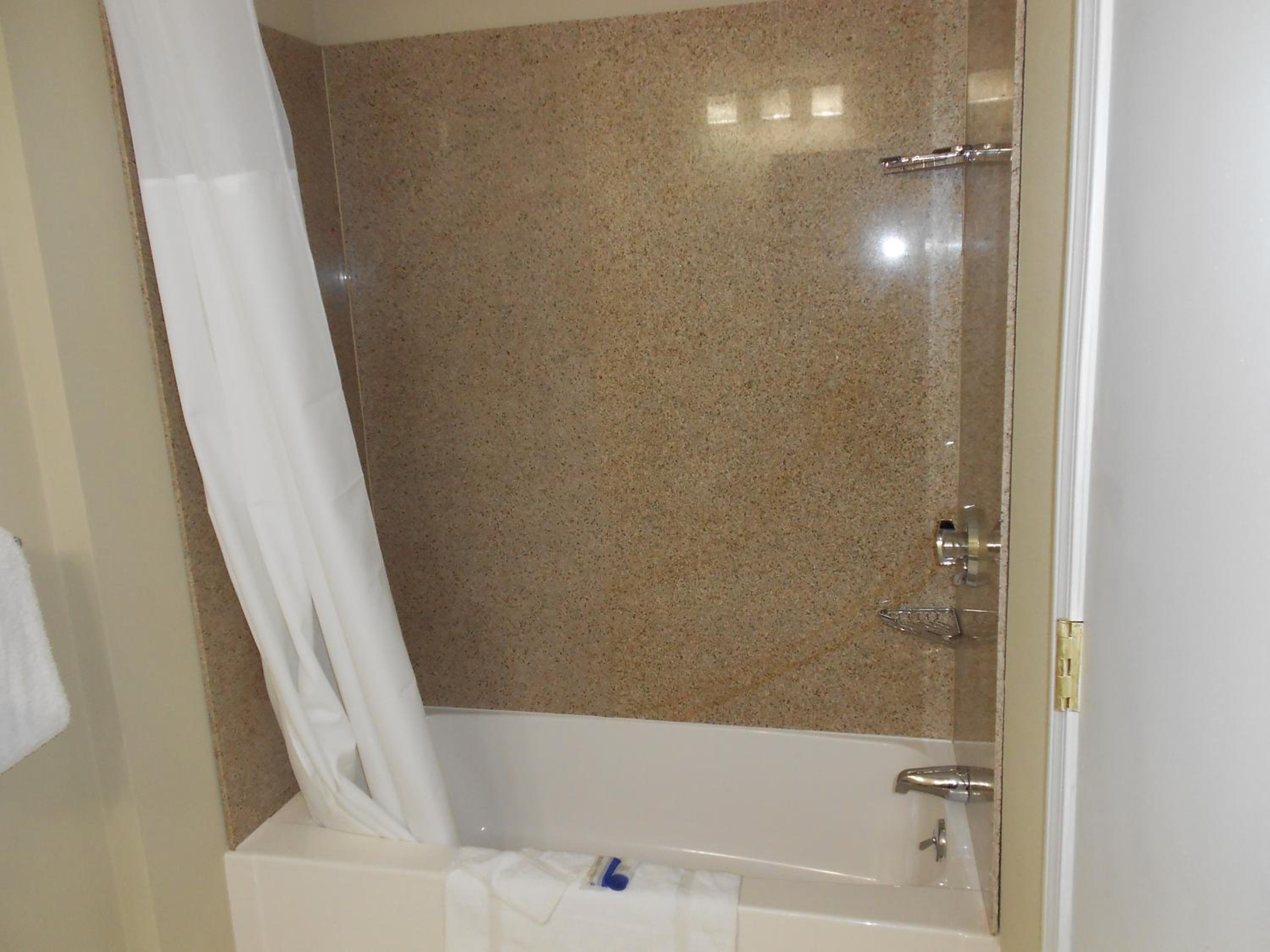 Deluxe King Room - Photo 9