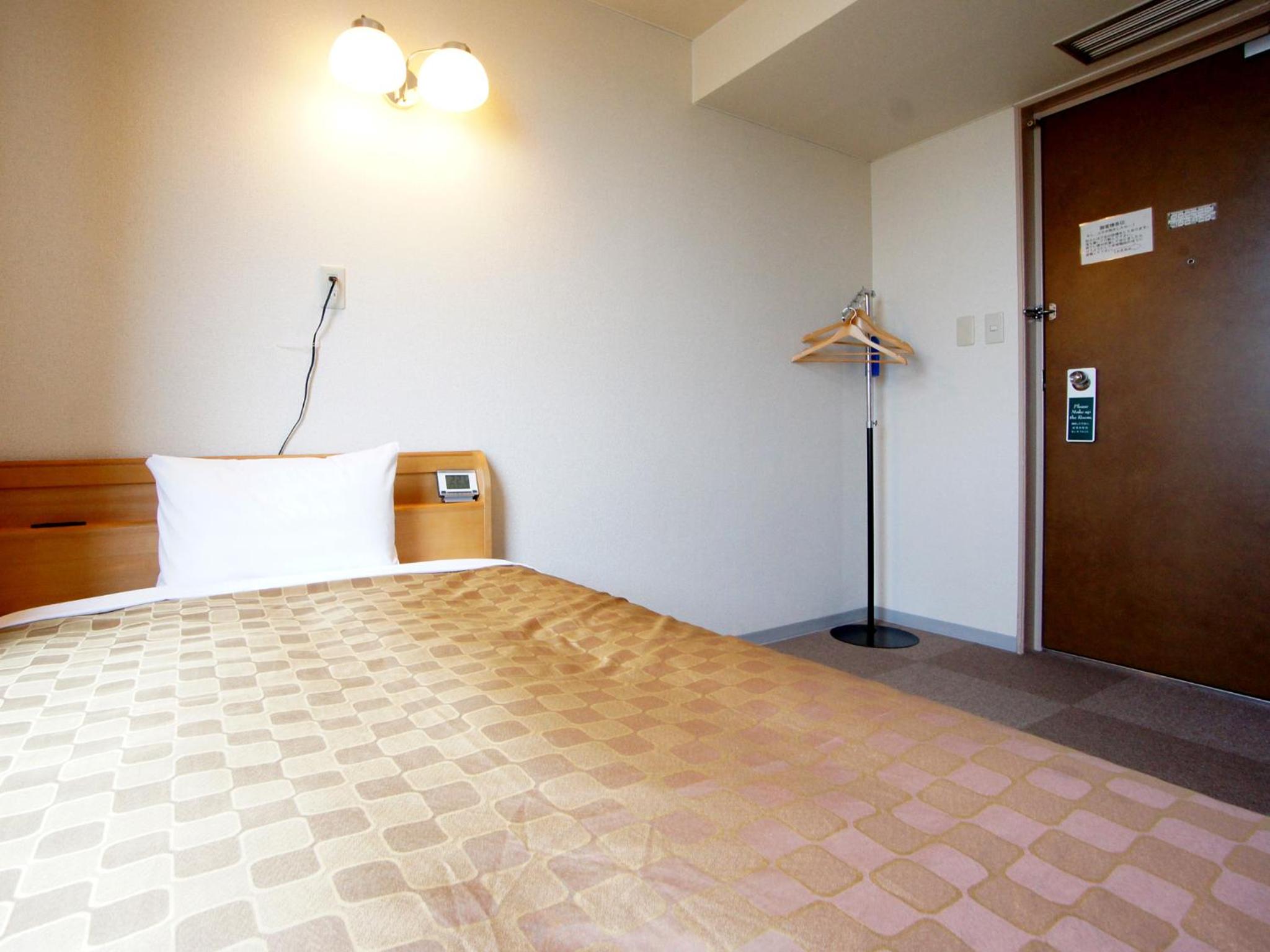 Single Room - Non-Smoking photo 3