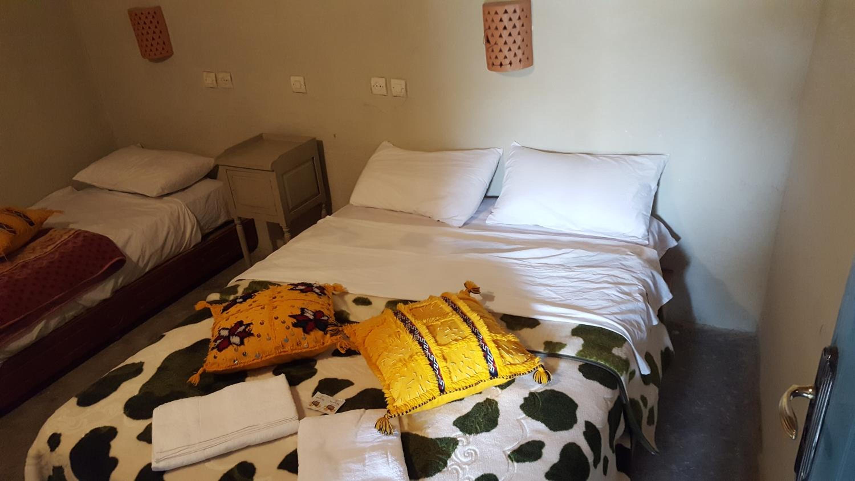 Triple Room with Private Bathroom - Photo 23