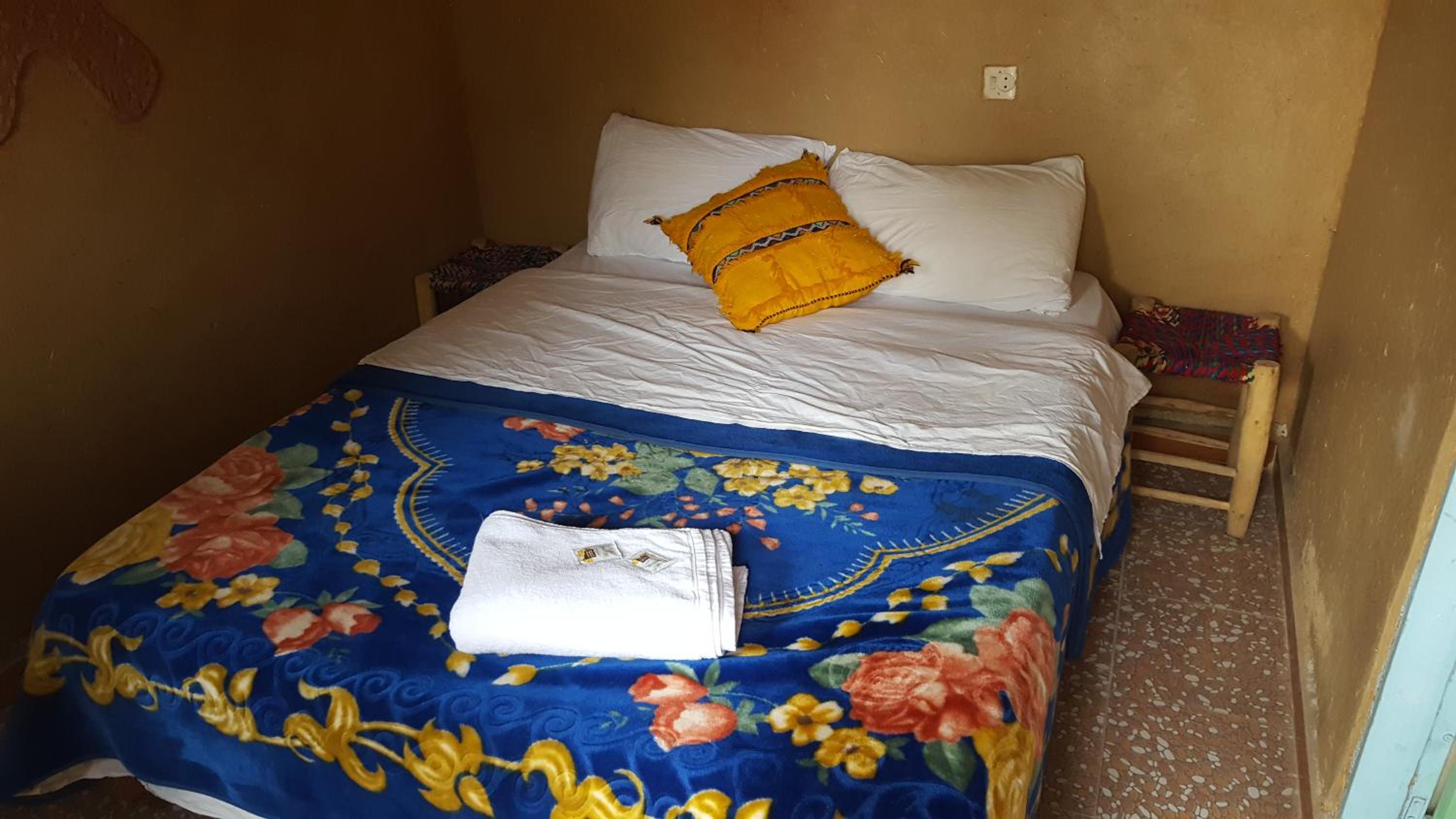 Double Room with Private Bathroom - Photo 25