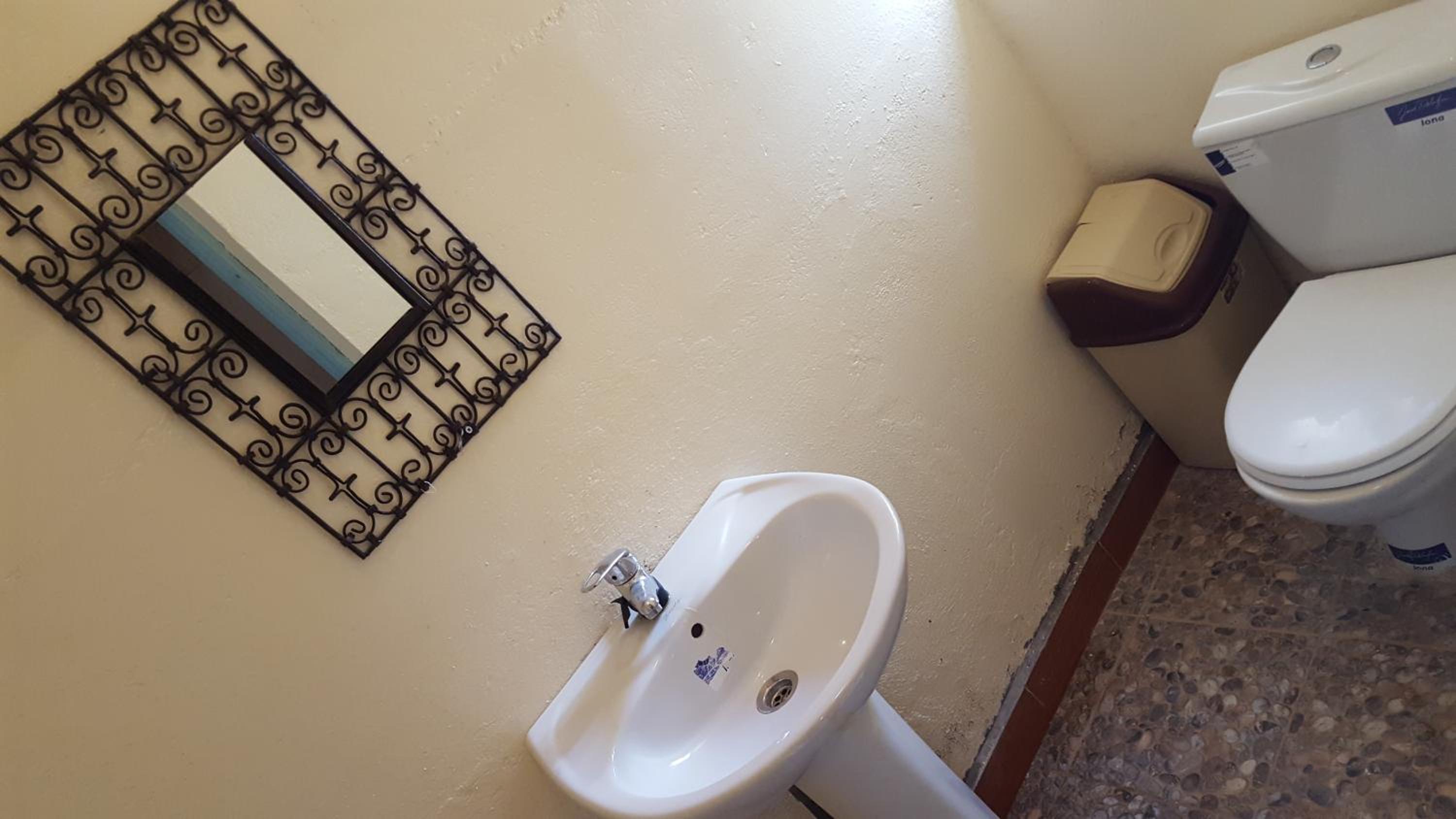 Double Room with Private Bathroom - Photo 8