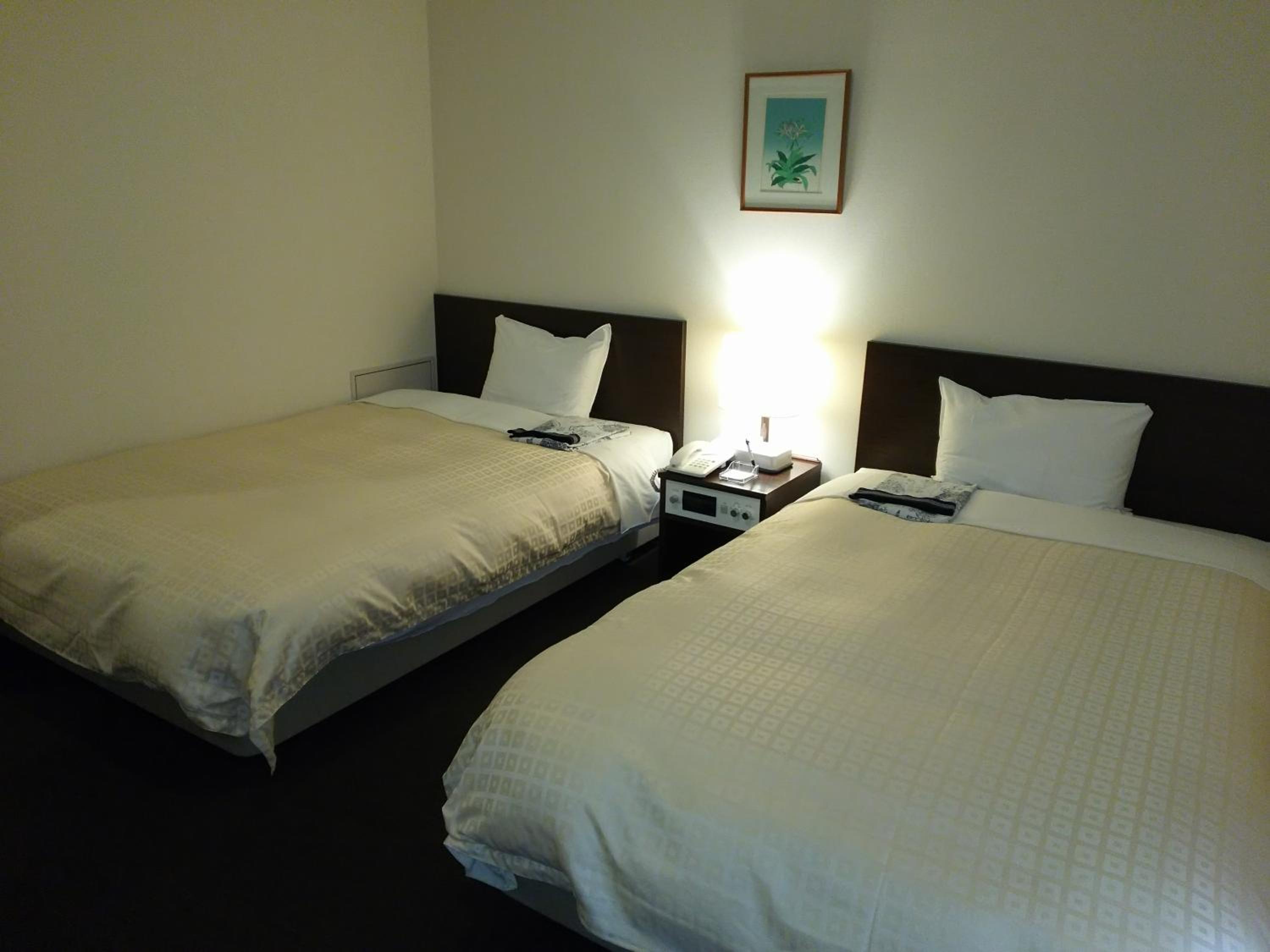 Twin Room - Non-Smoking photo 2