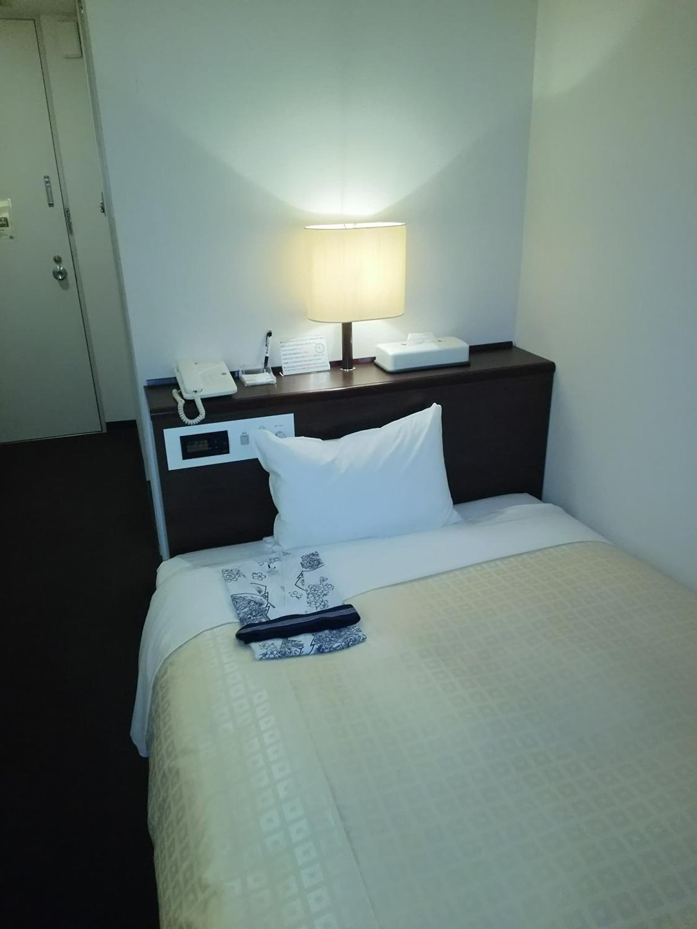 Single Room - Smoking photo 1