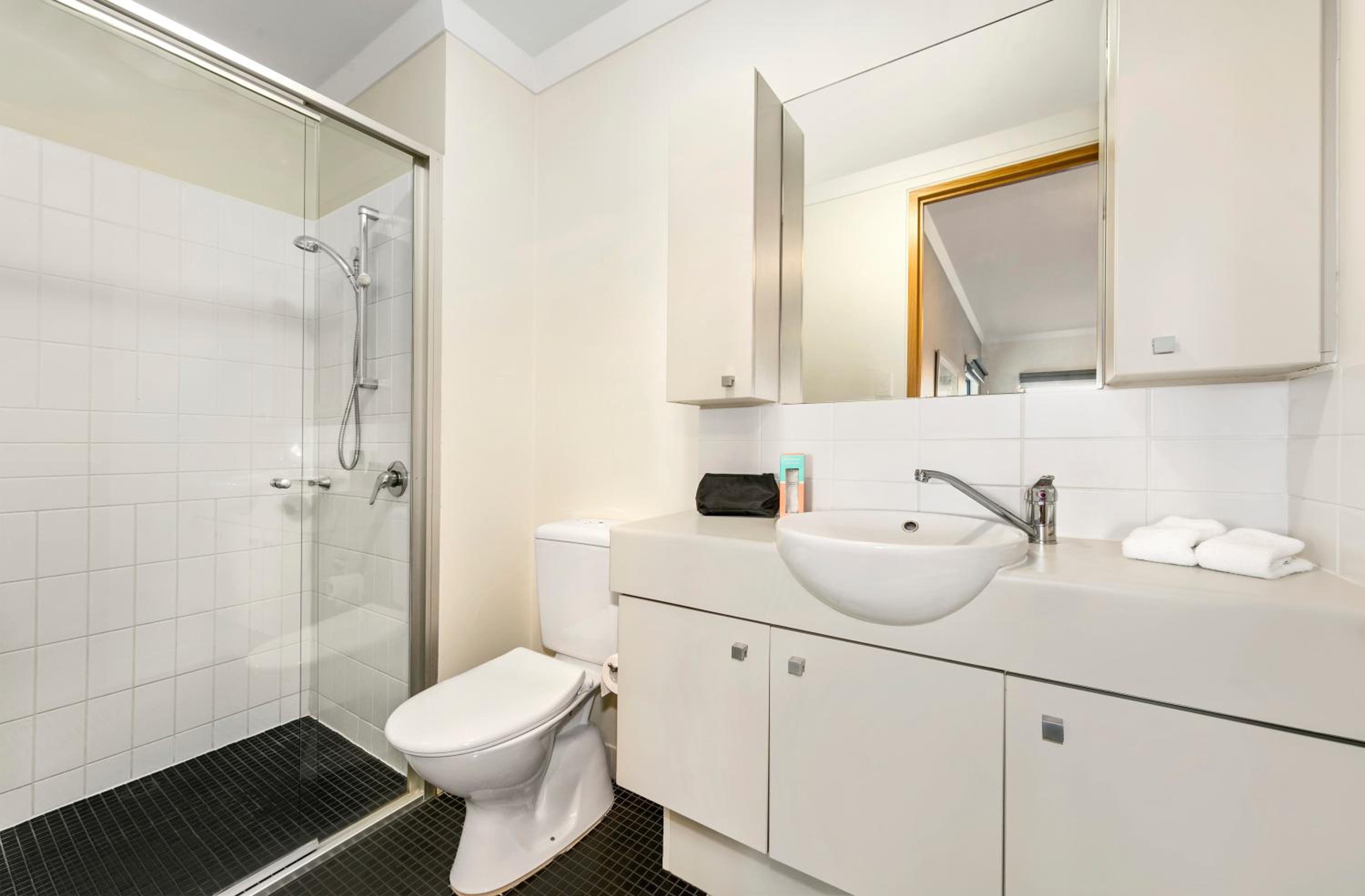 One-Bedroom Apartment - Photo 5