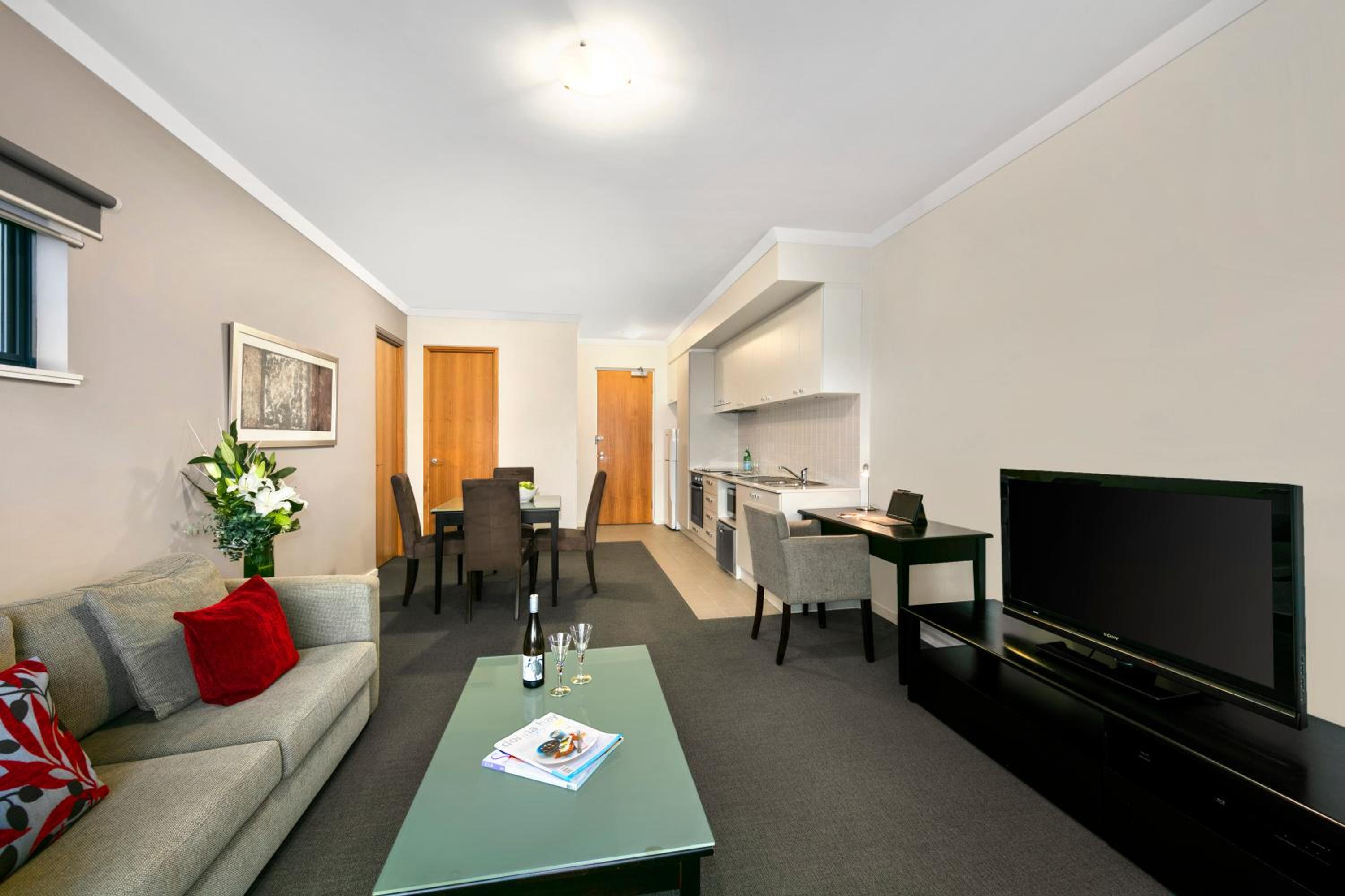 One-Bedroom Apartment - Photo 2