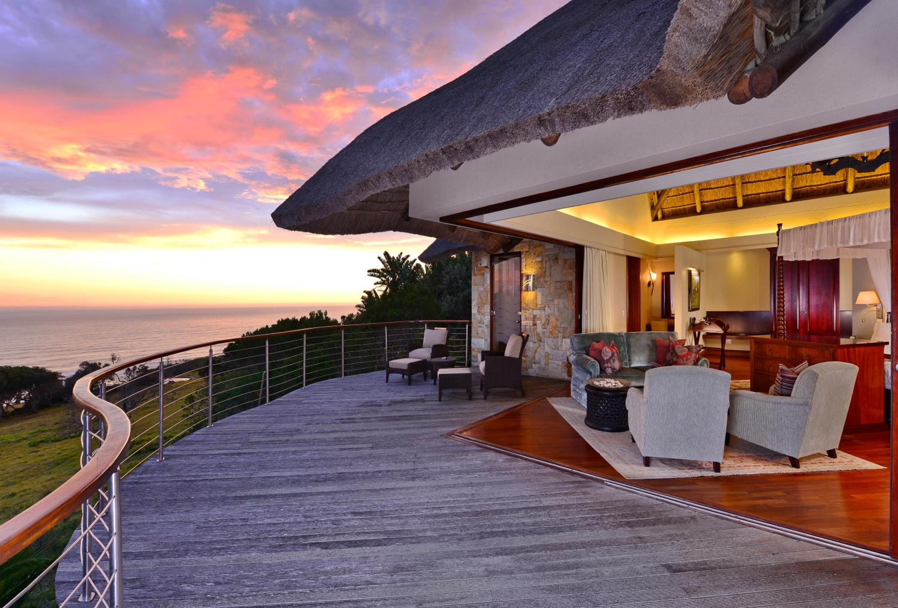 Deluxe Suite with Sea View - Photo 7