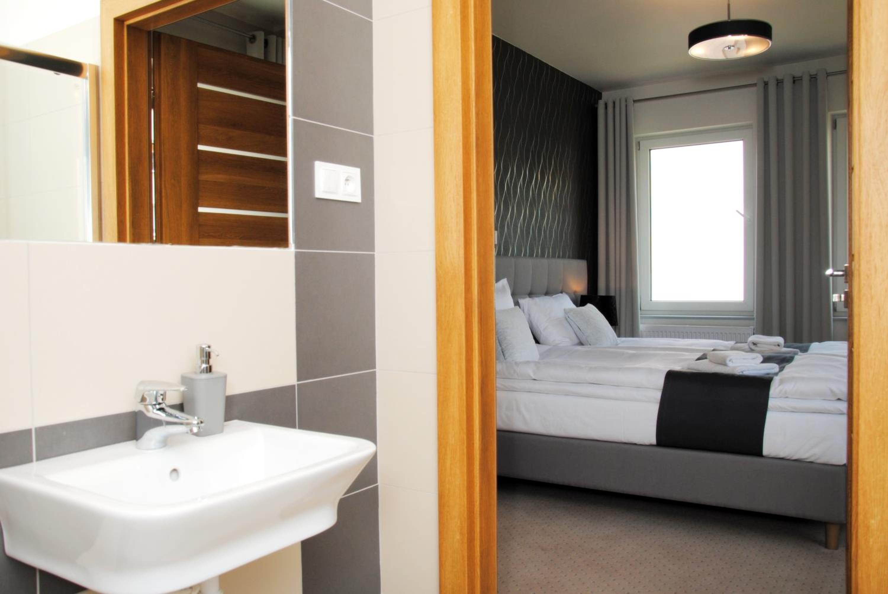 Double or Twin Room with Bathroom photo 2