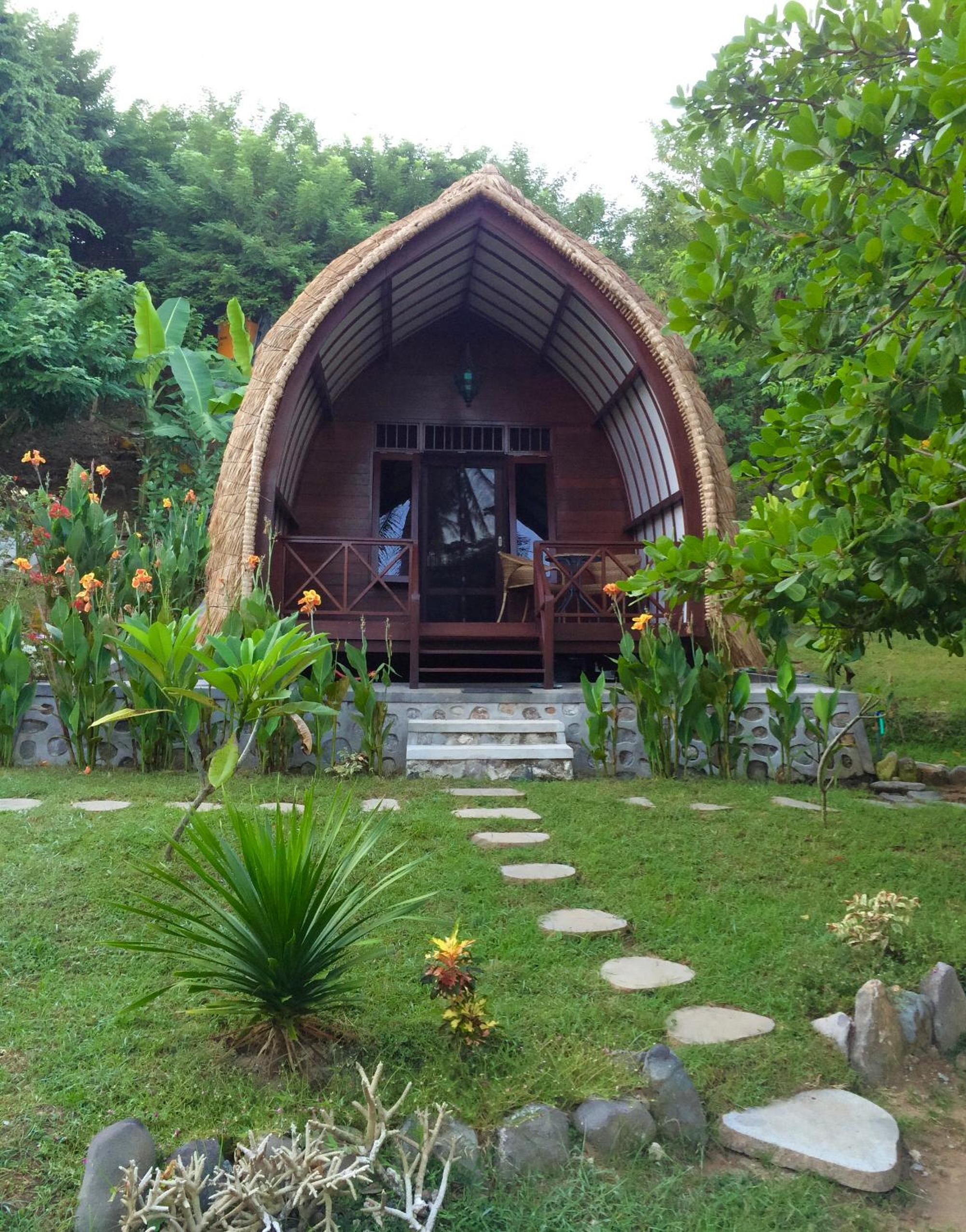 Bungalow with Garden View - Photo 6