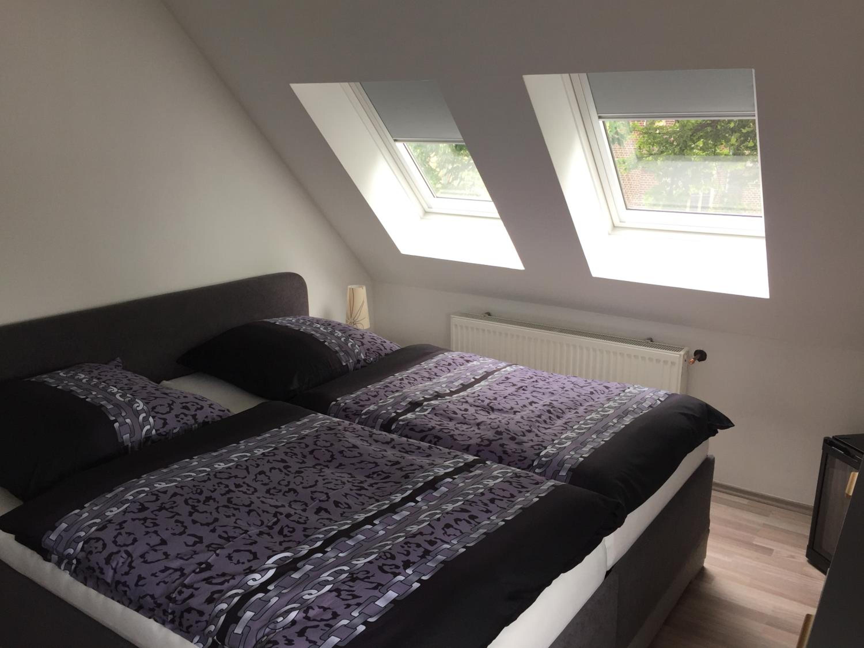 Double Room with Extra Bed - Photo 2