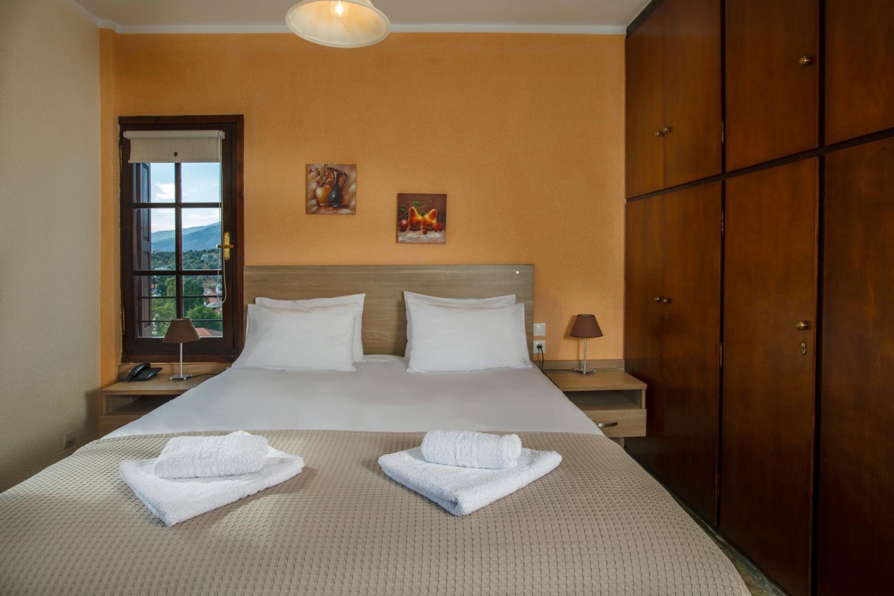 One-Bedroom Apartment with Sea View photo 2