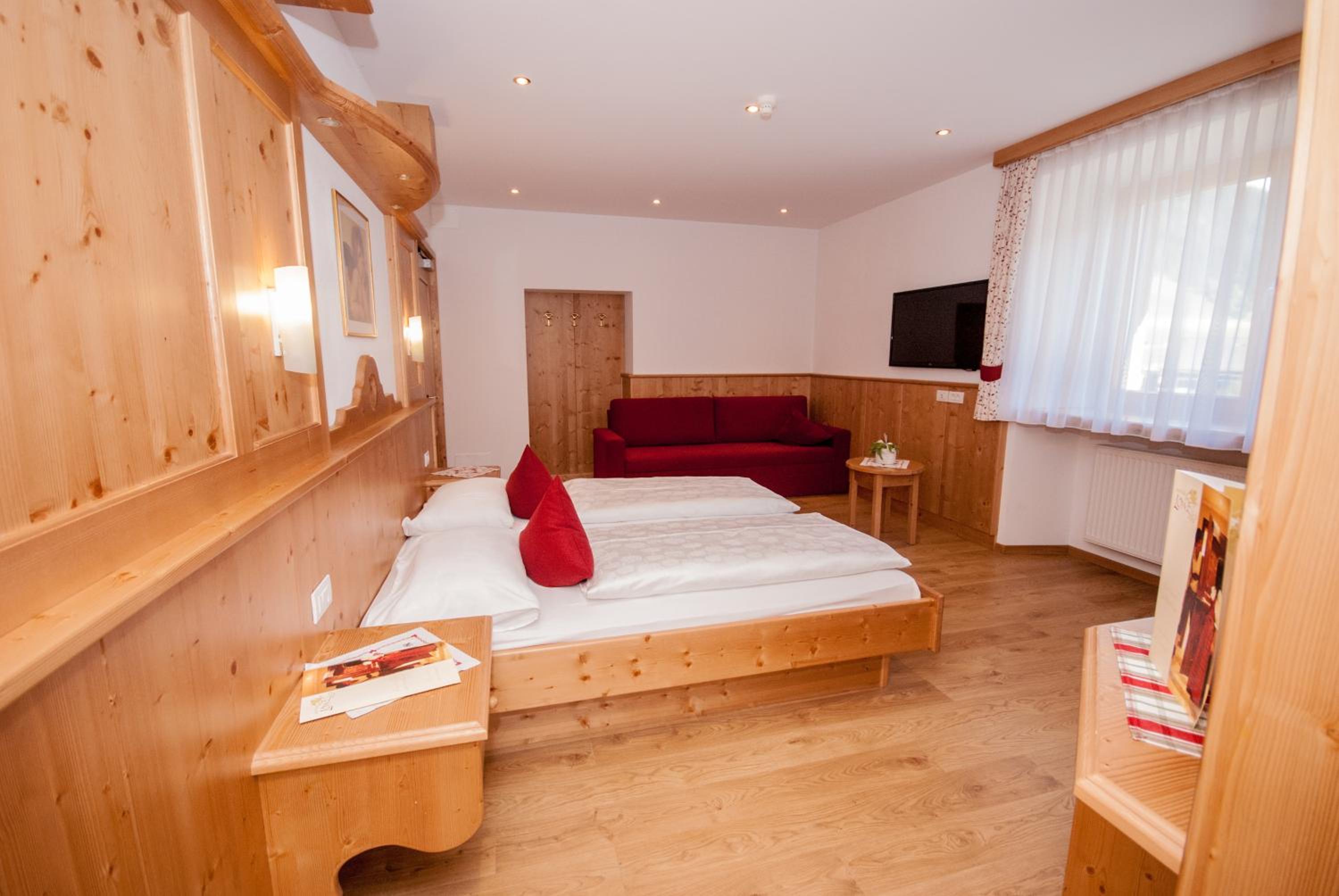 Double or Twin Room - Photo 3