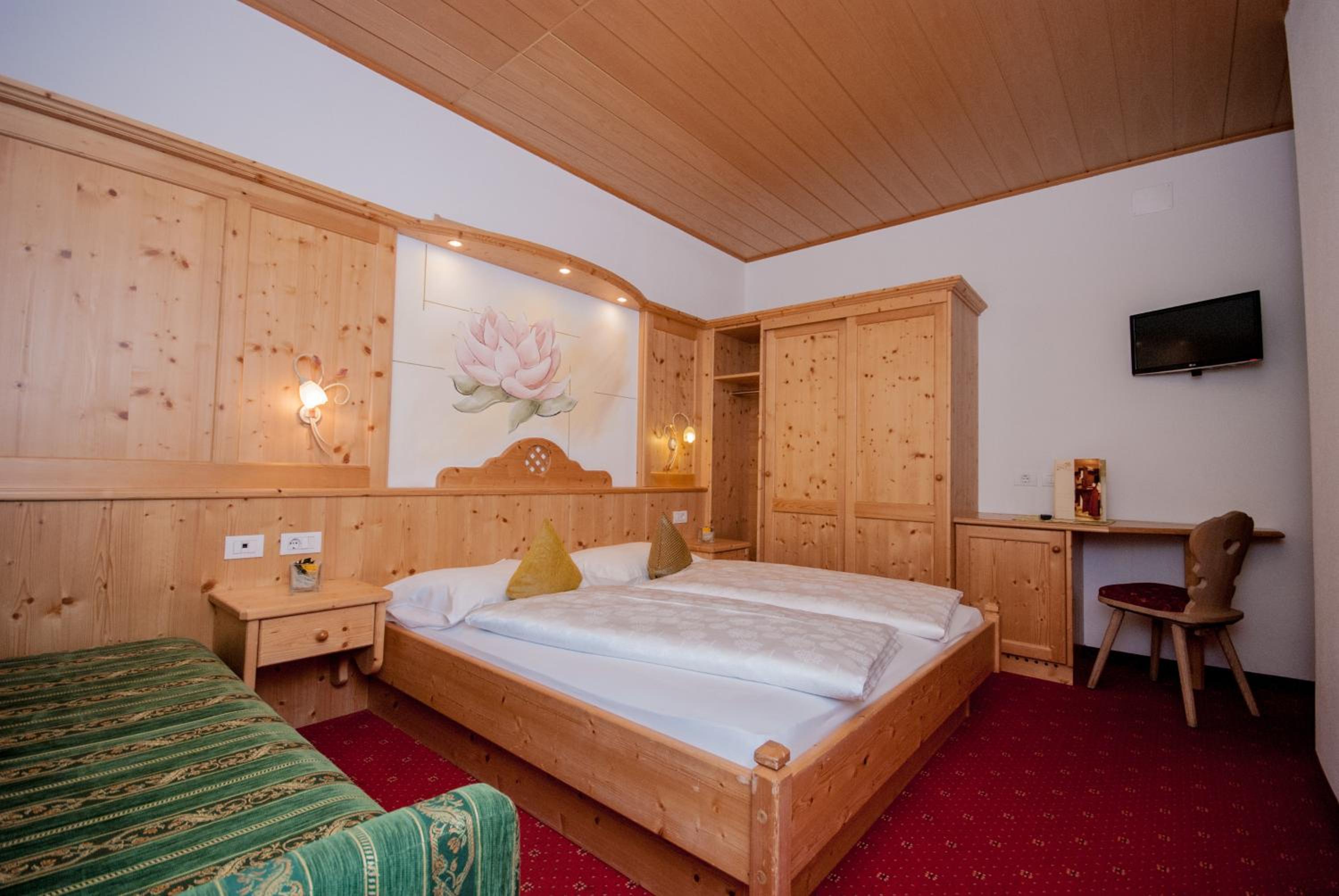 Double or Twin Room - Photo 4