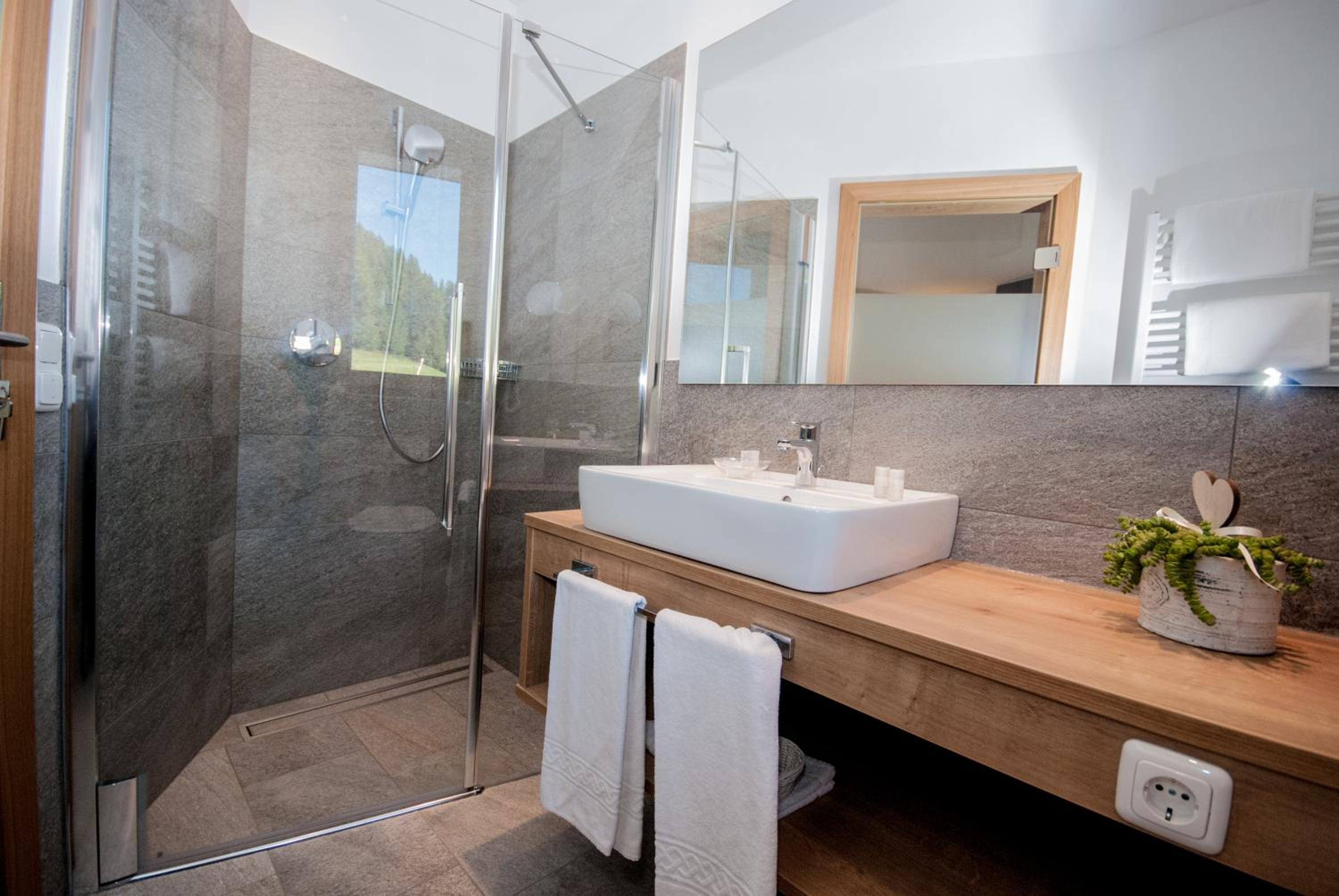 Double or Twin Room - Photo 2