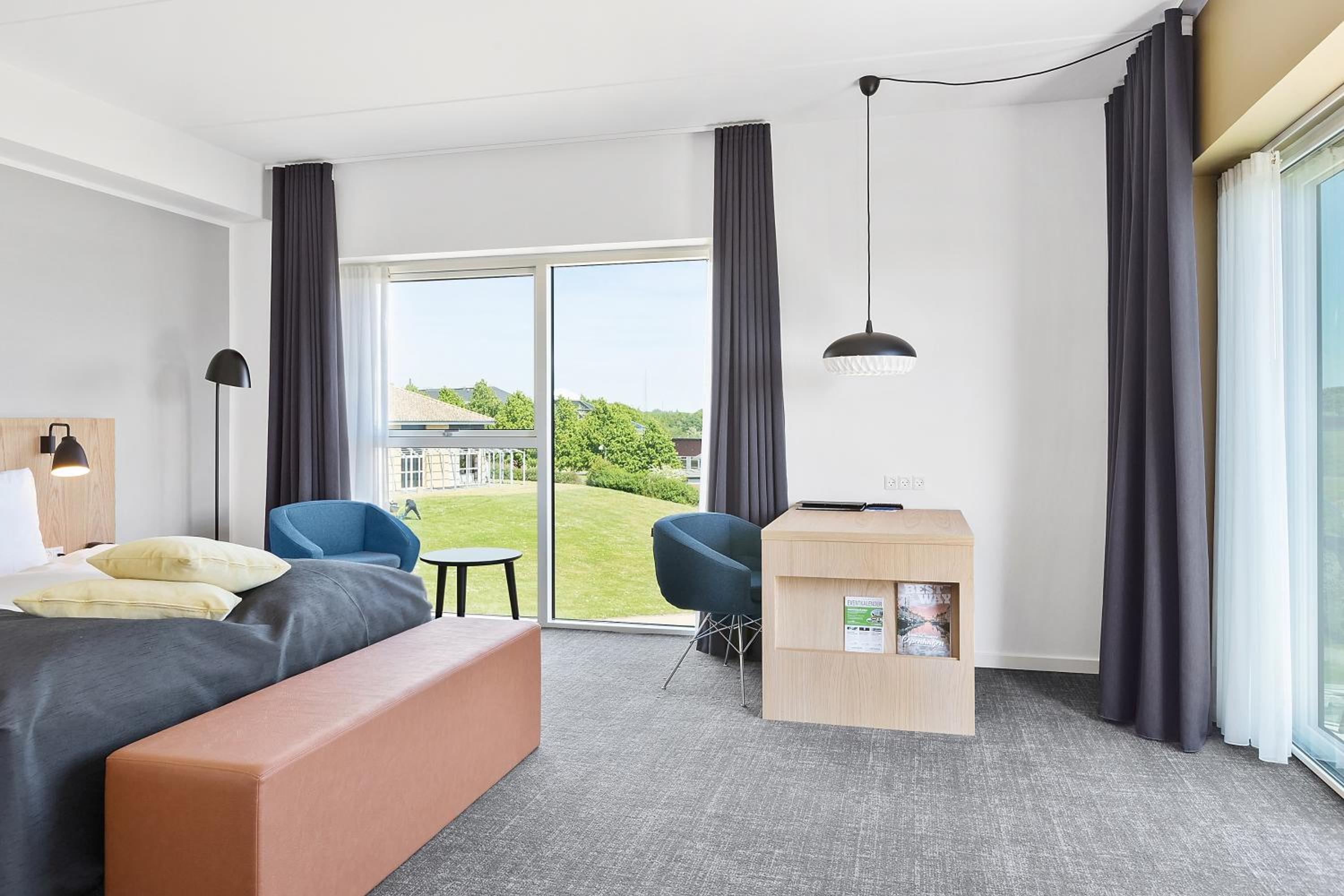Superior King Room with Balcony or Terrace - Photo 4