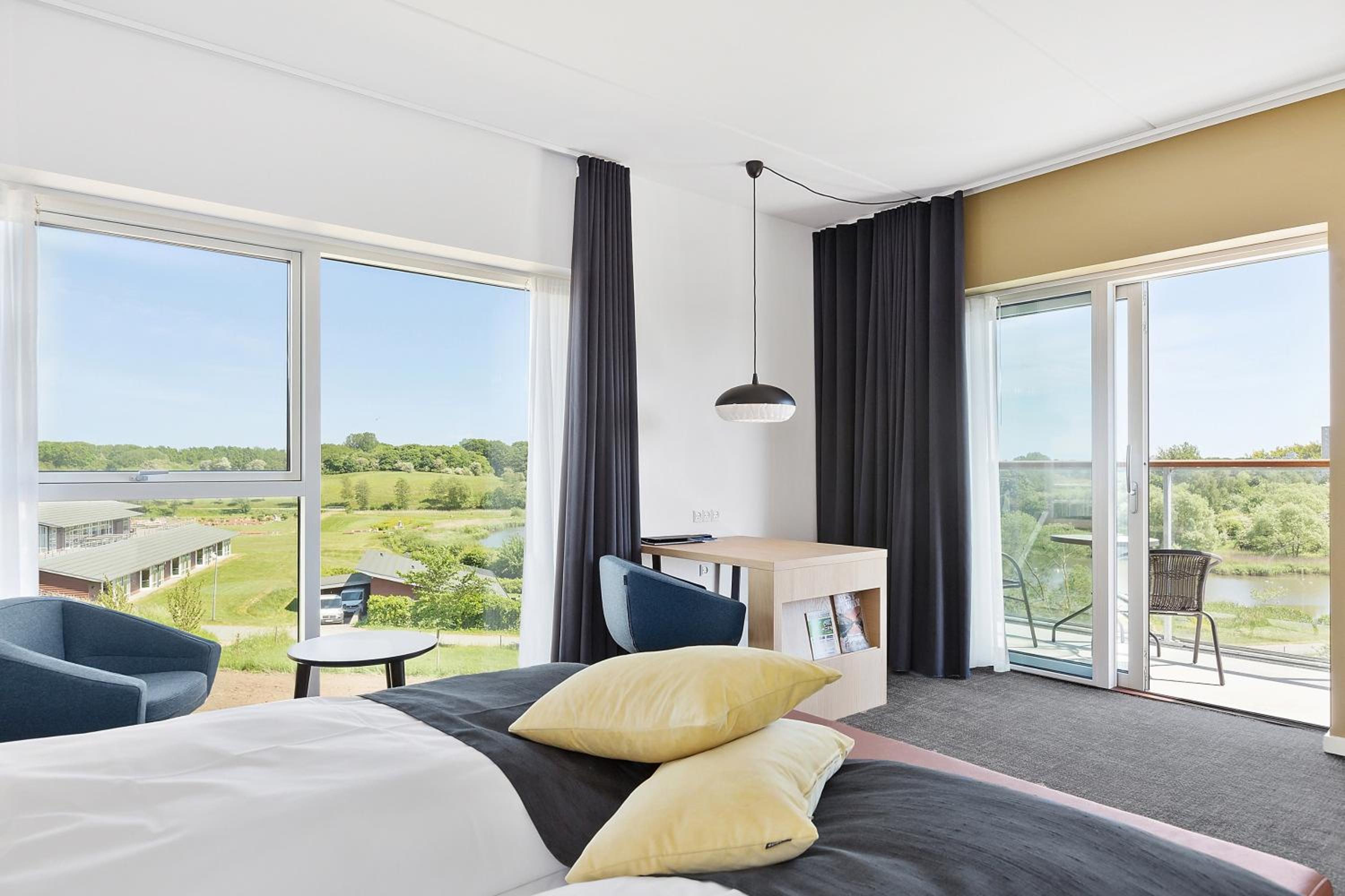 Superior King Room with Balcony or Terrace - Photo 6