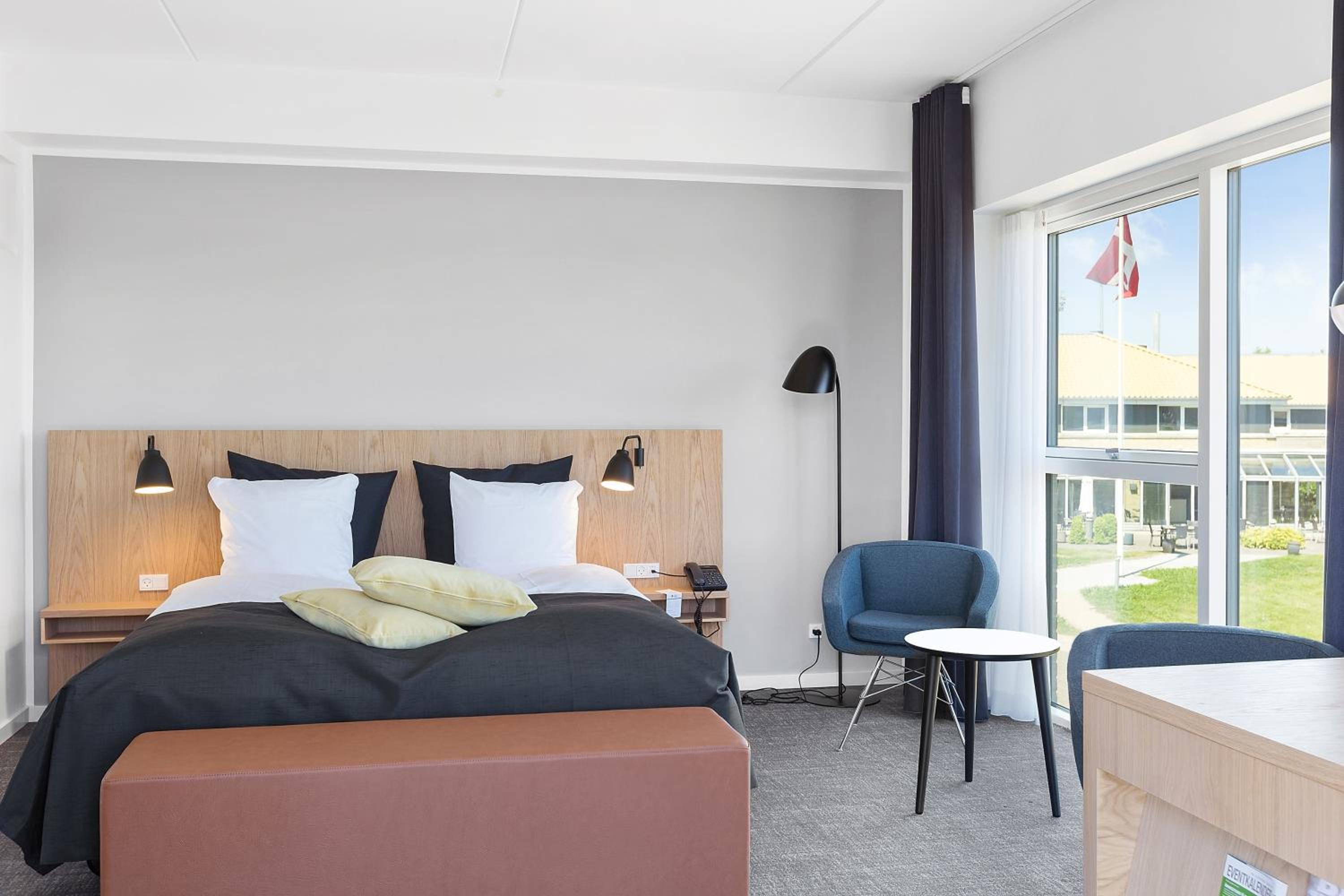 Superior King Room with Balcony or Terrace - Photo 7