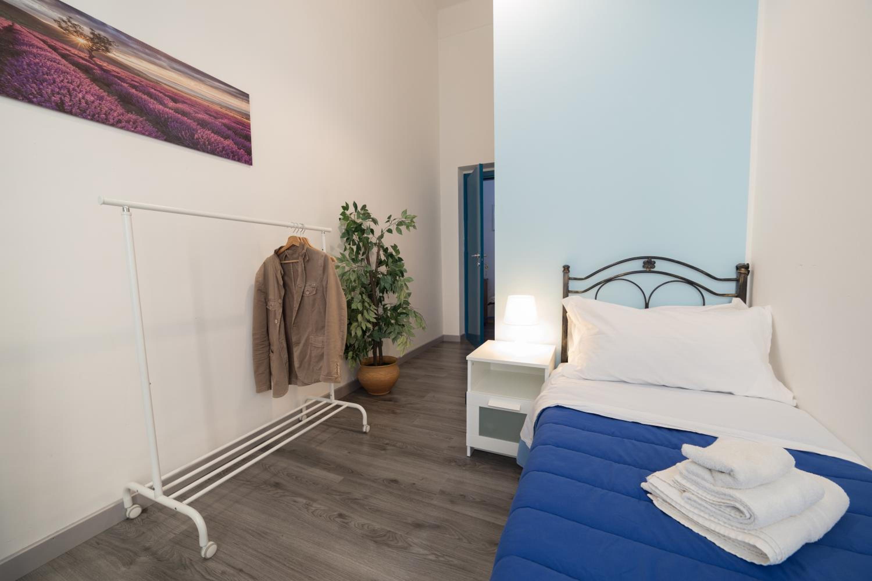 Single Room with Private Bathroom photo 1