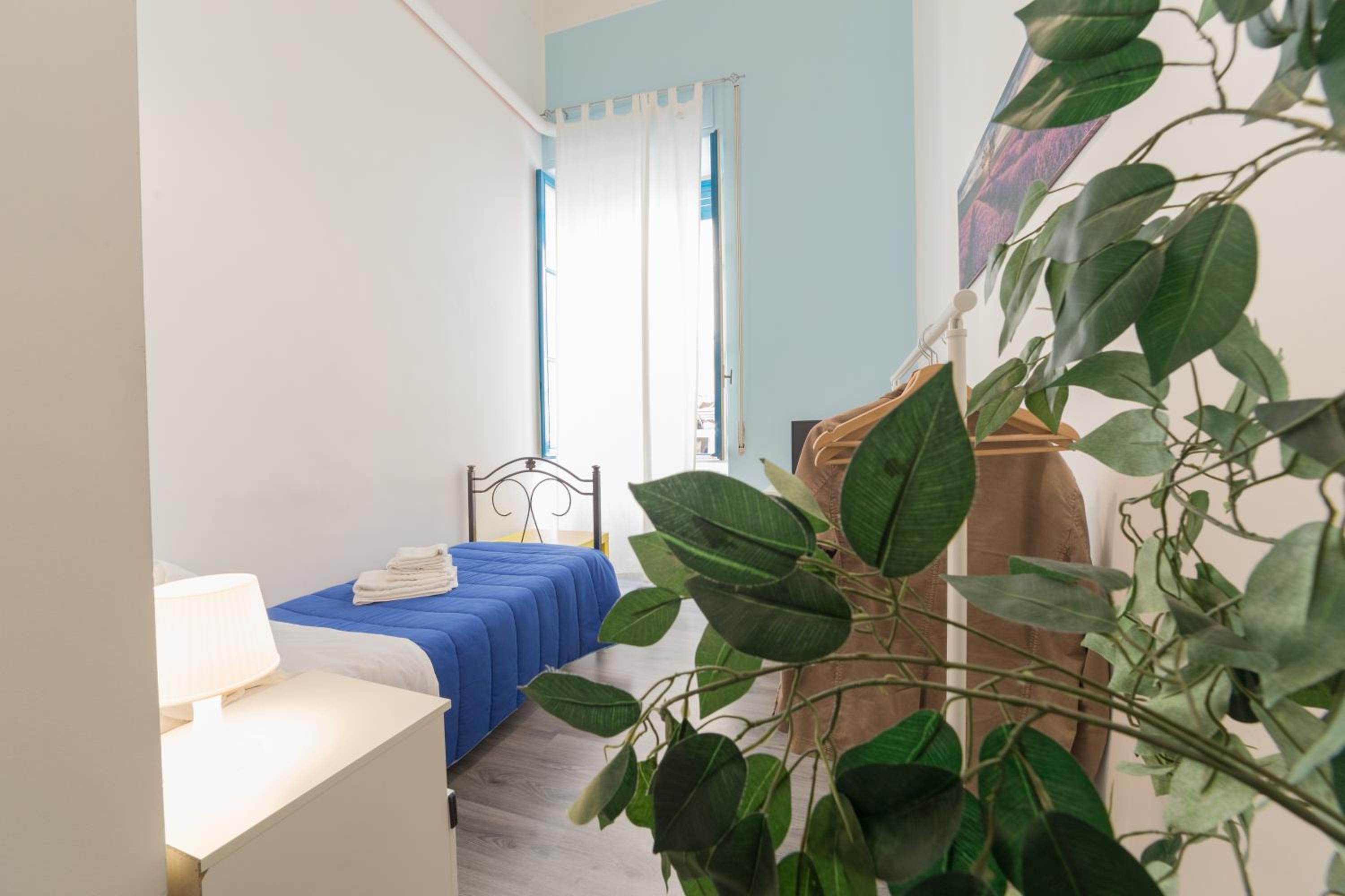 Single Room with Private Bathroom photo 3