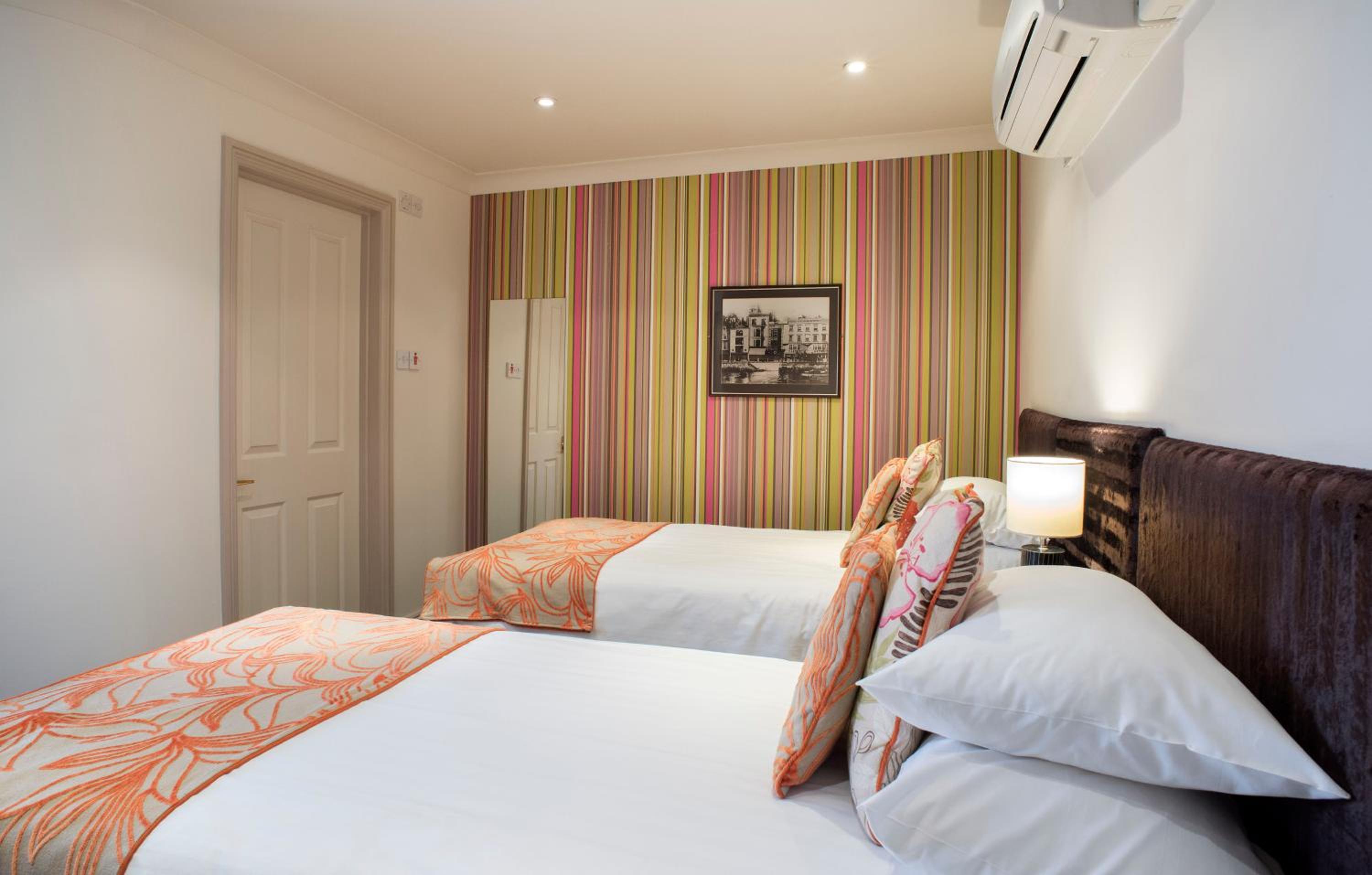Standard Twin Room - Photo 2