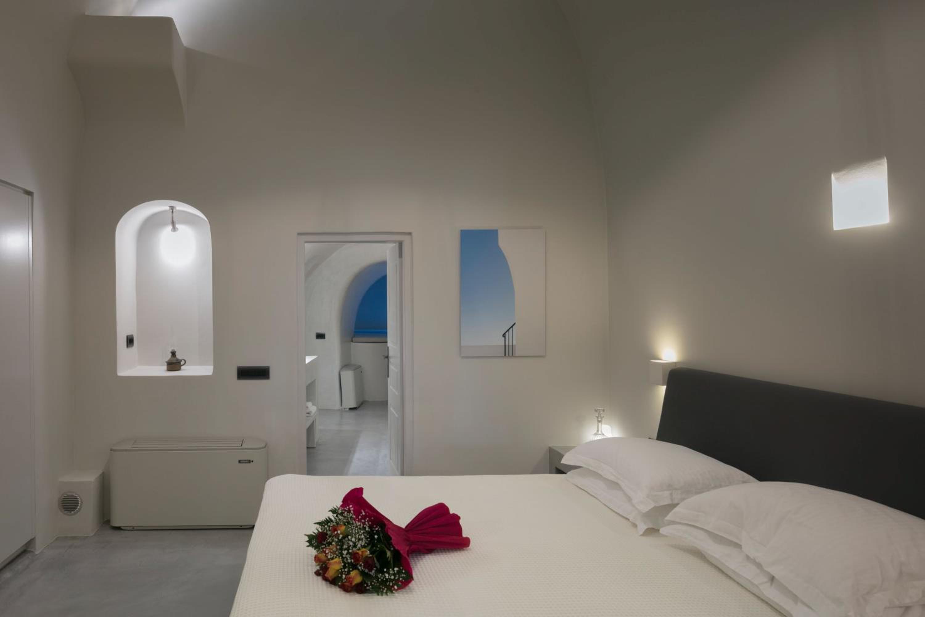 One-Bedroom Villa with indoor and outdoor Hot Tubs and Caldera View - La Traviata - Photo 20