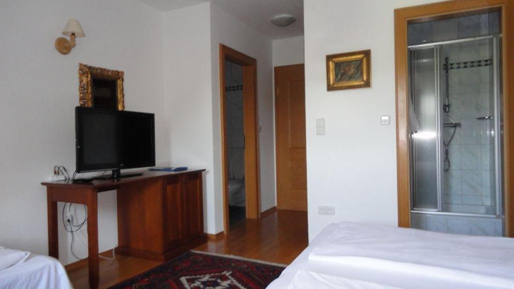 Double Room - Photo 6