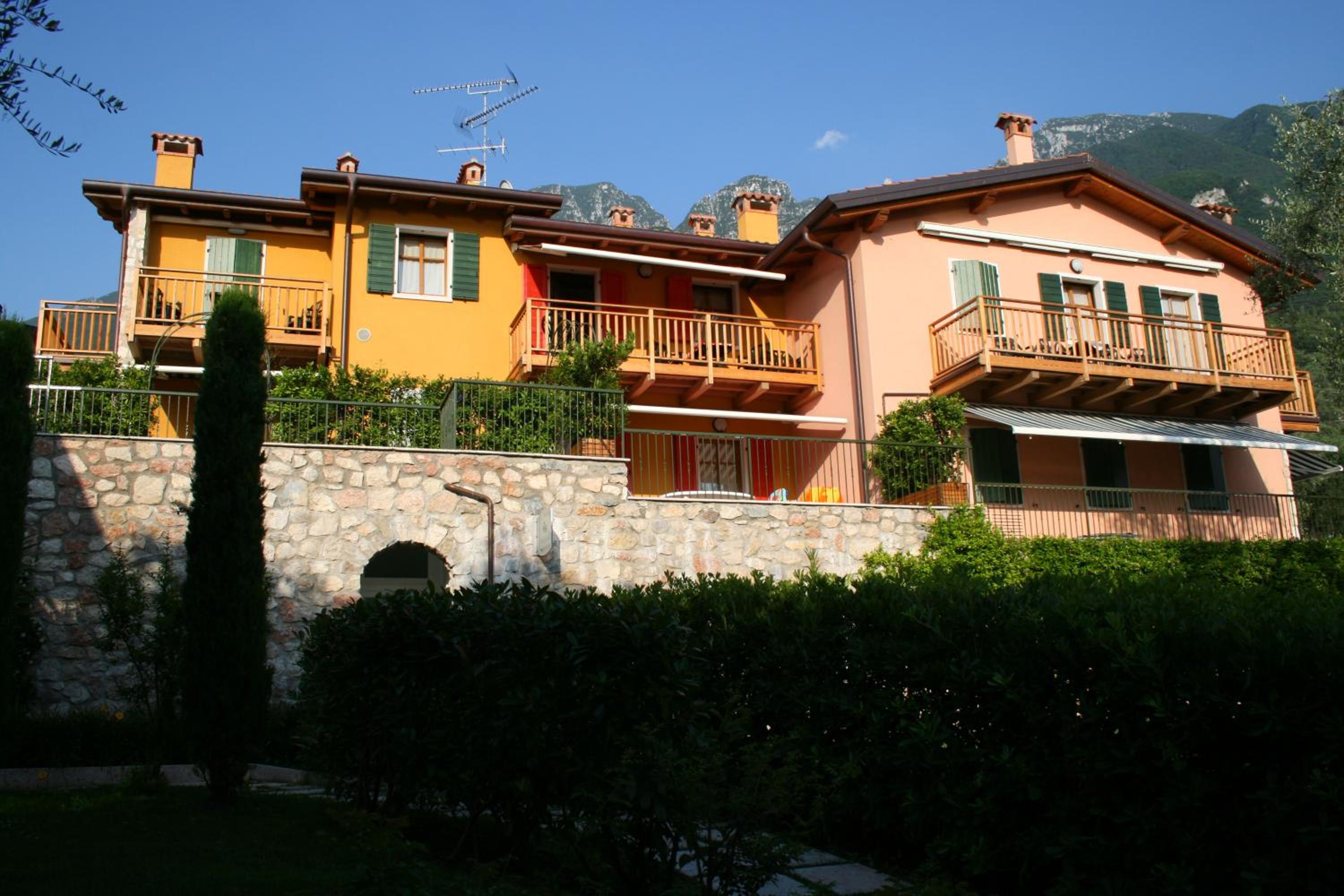 Two-Bedroom Apartment with Garden View - Photo 4