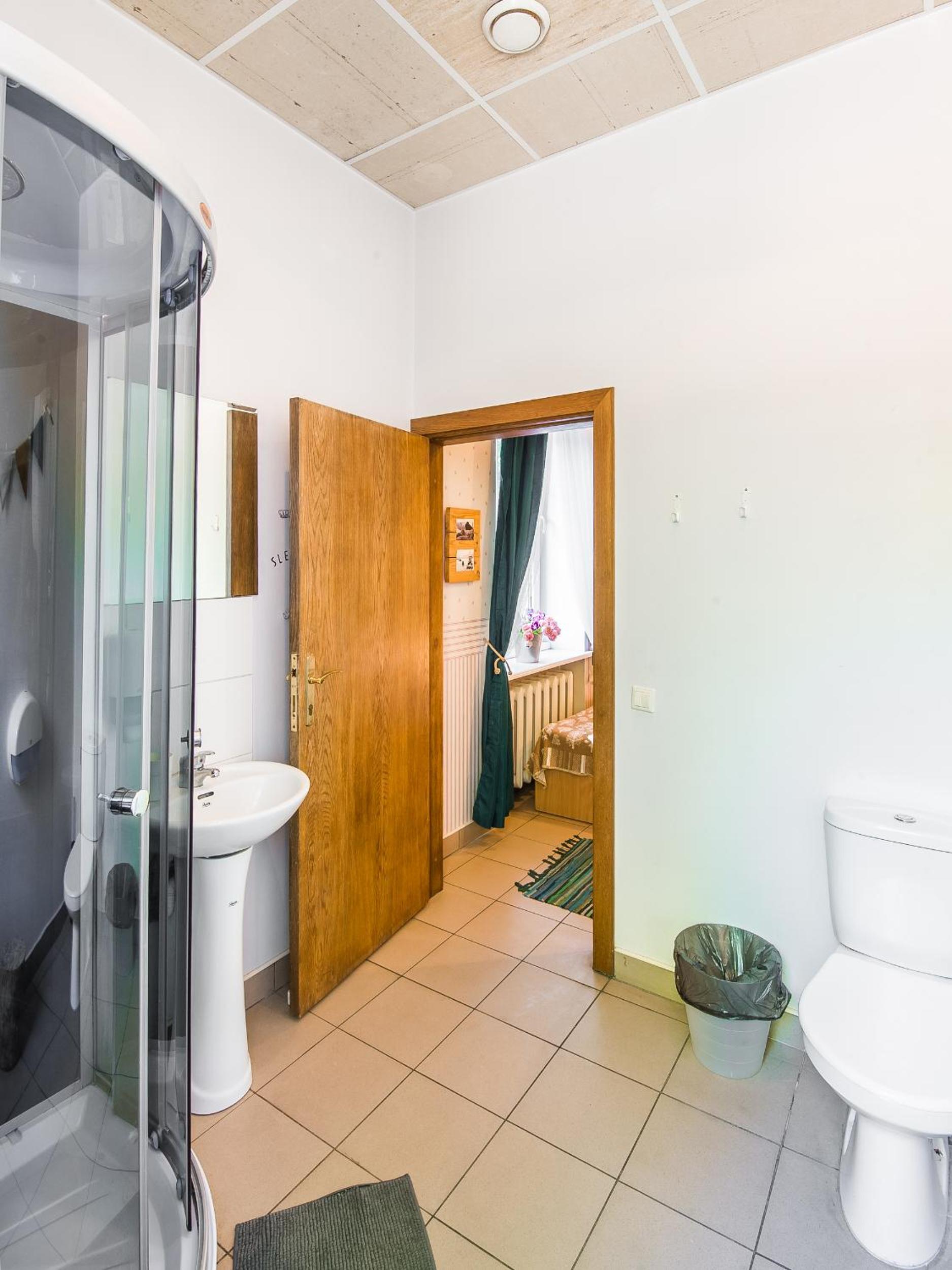 Single Room with Private Bathroom photo 2