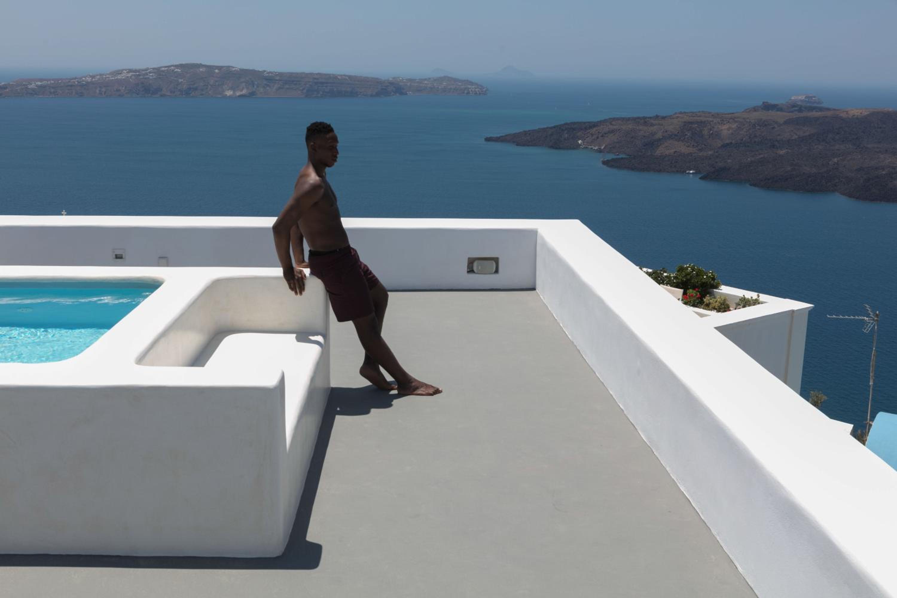 One-Bedroom Cave Villa with 2 Hot Tubs and Caldera View - La Vida Breve photo 2