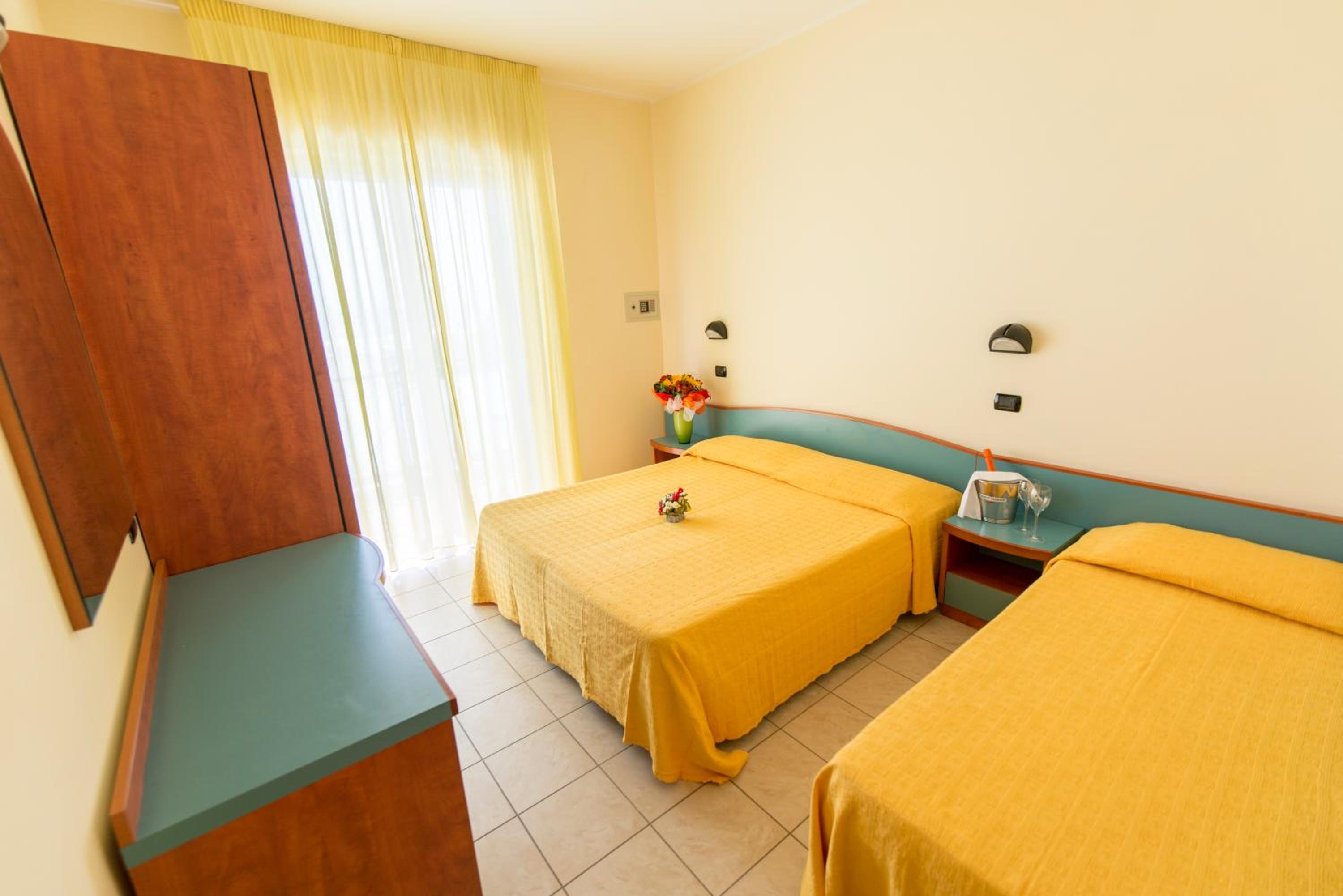 Triple Room with Sea View photo 1