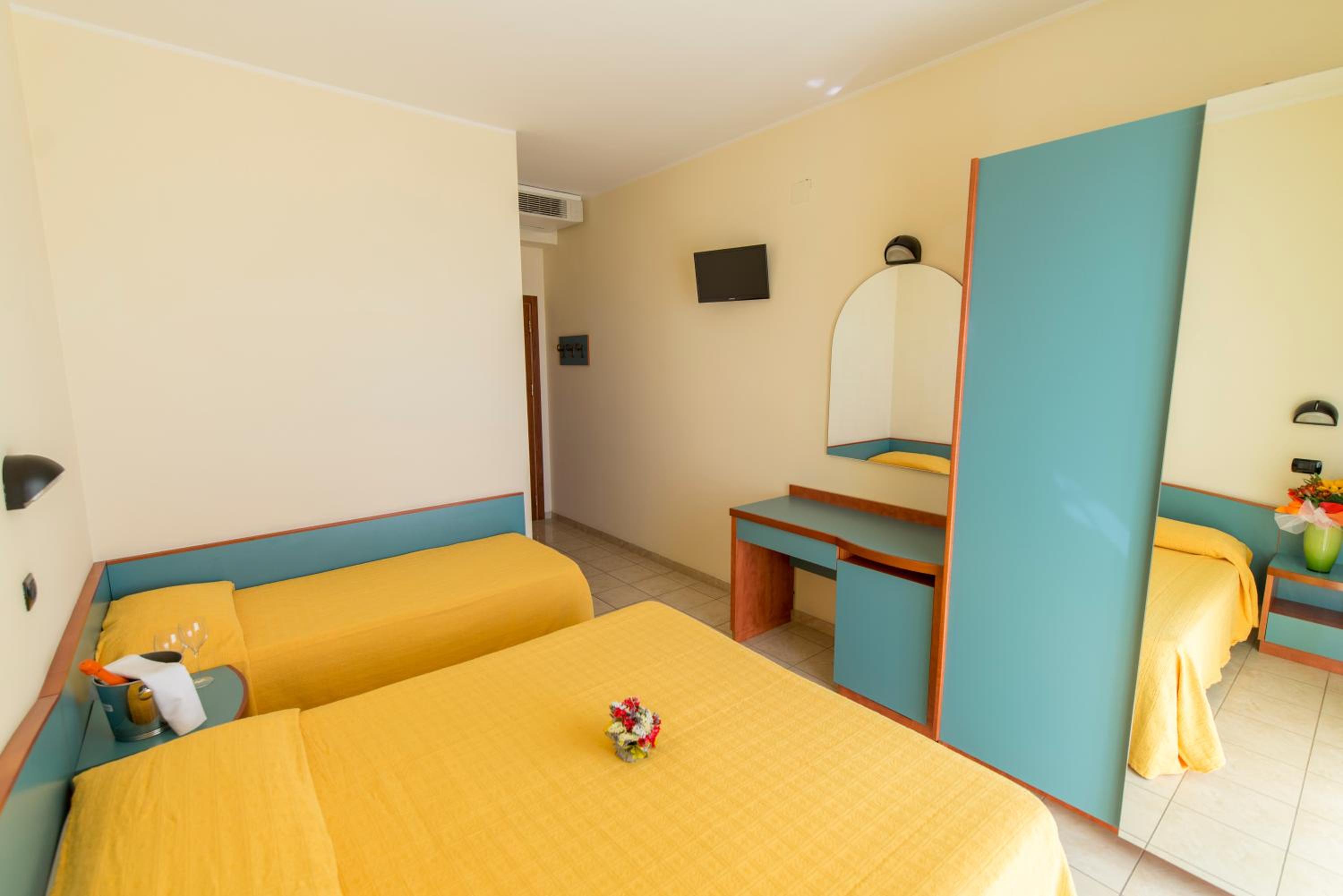 Triple Room with Sea View photo 2