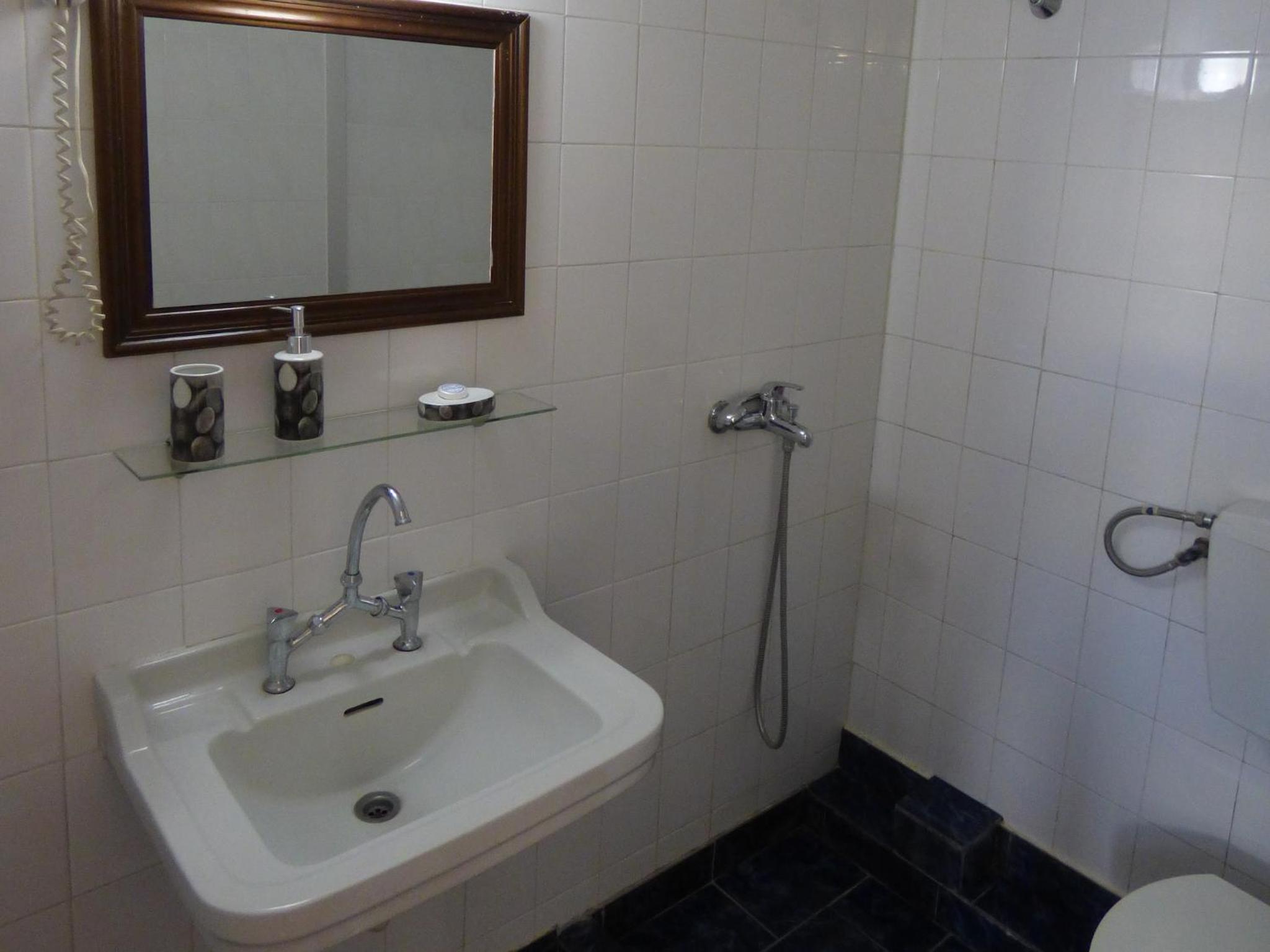 Economy Double Room - Photo 3