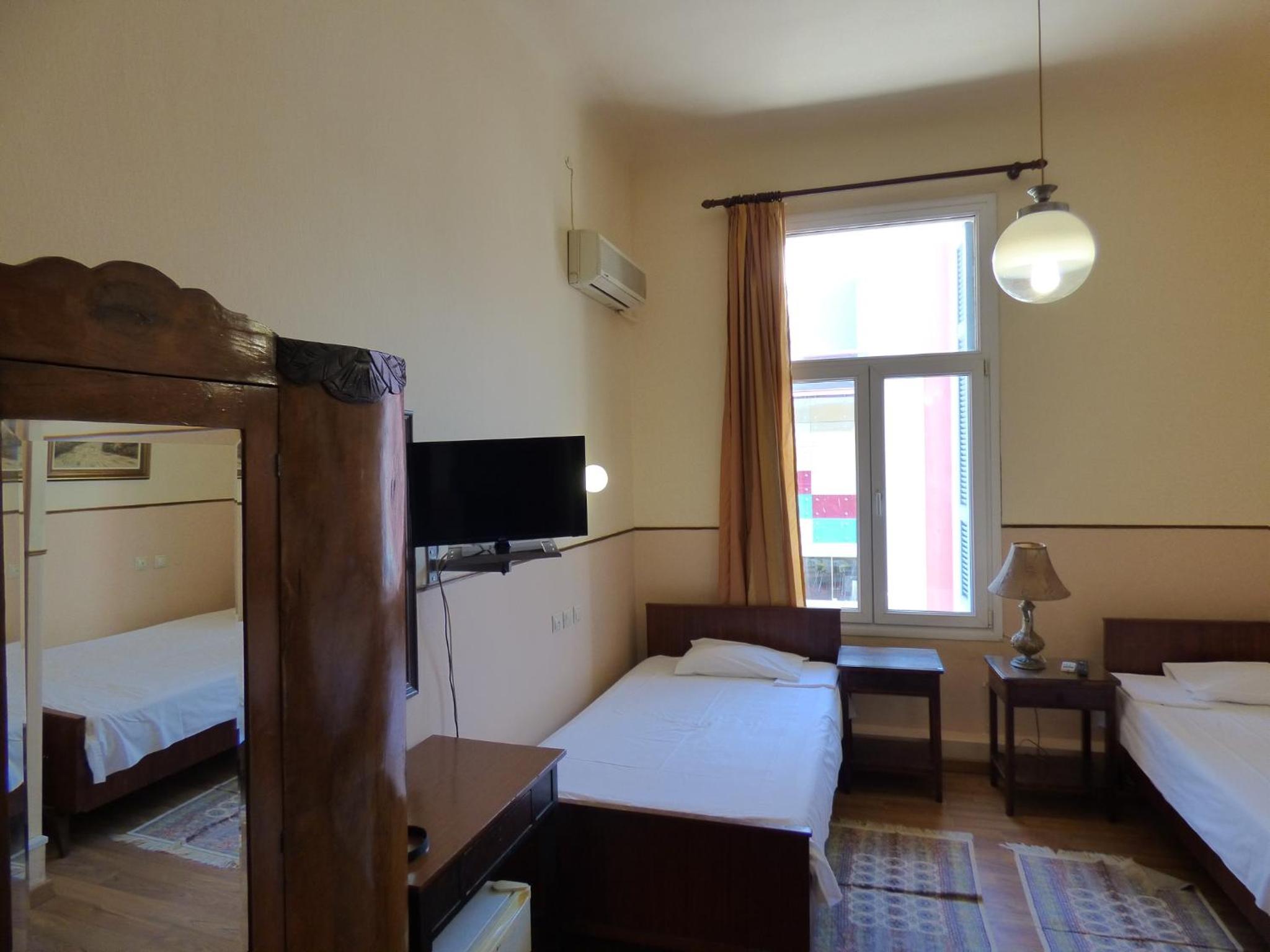 Economy Double Room - Photo 7