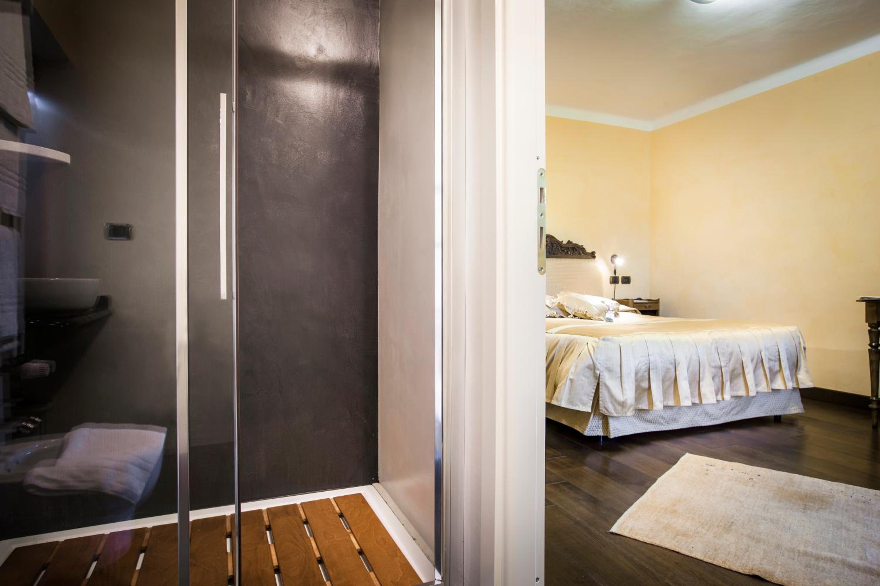 Double Room - Photo 6